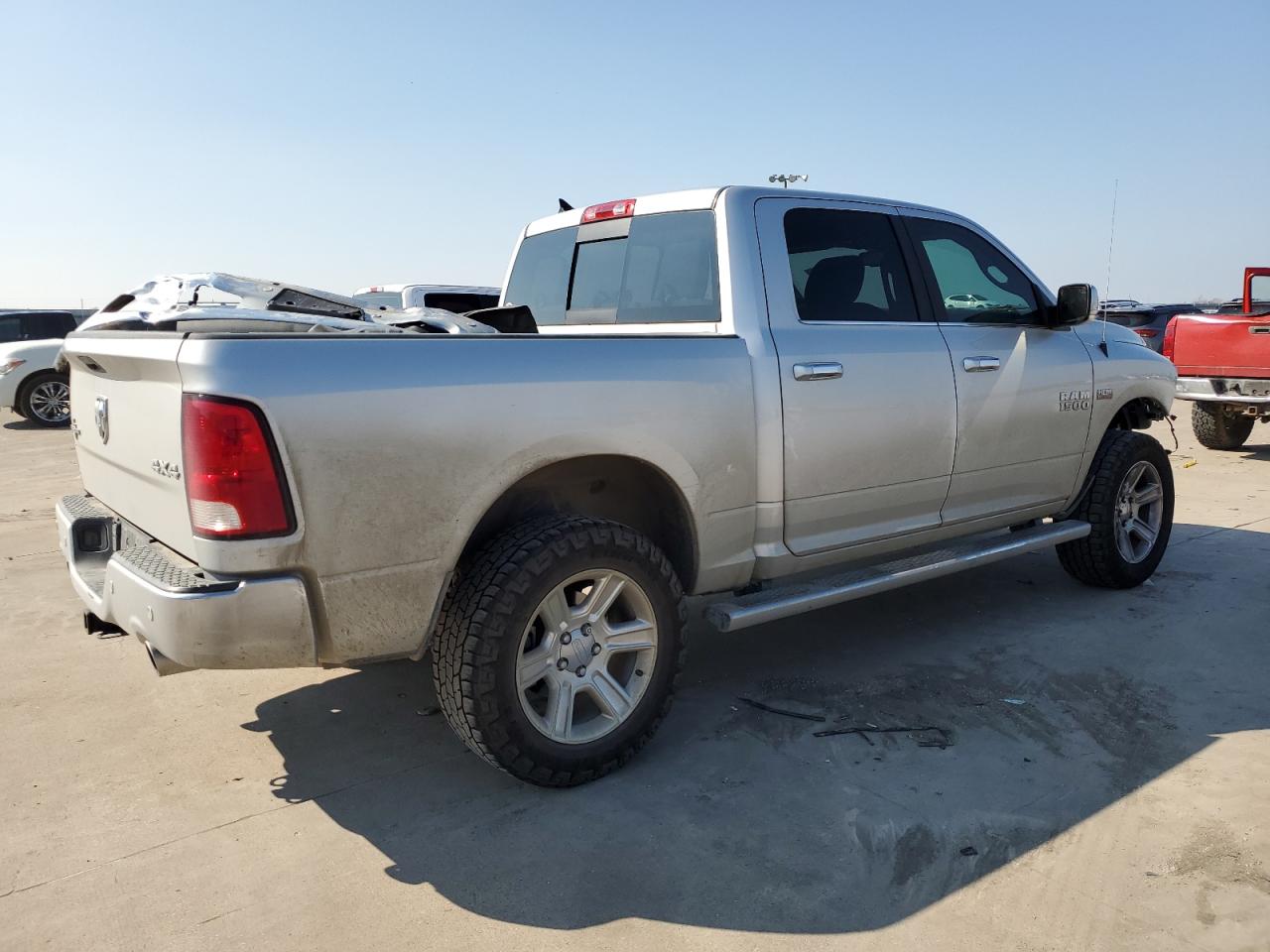 Photo 2 VIN: 1C6RR7LT2JS209670 - RAM 1500 