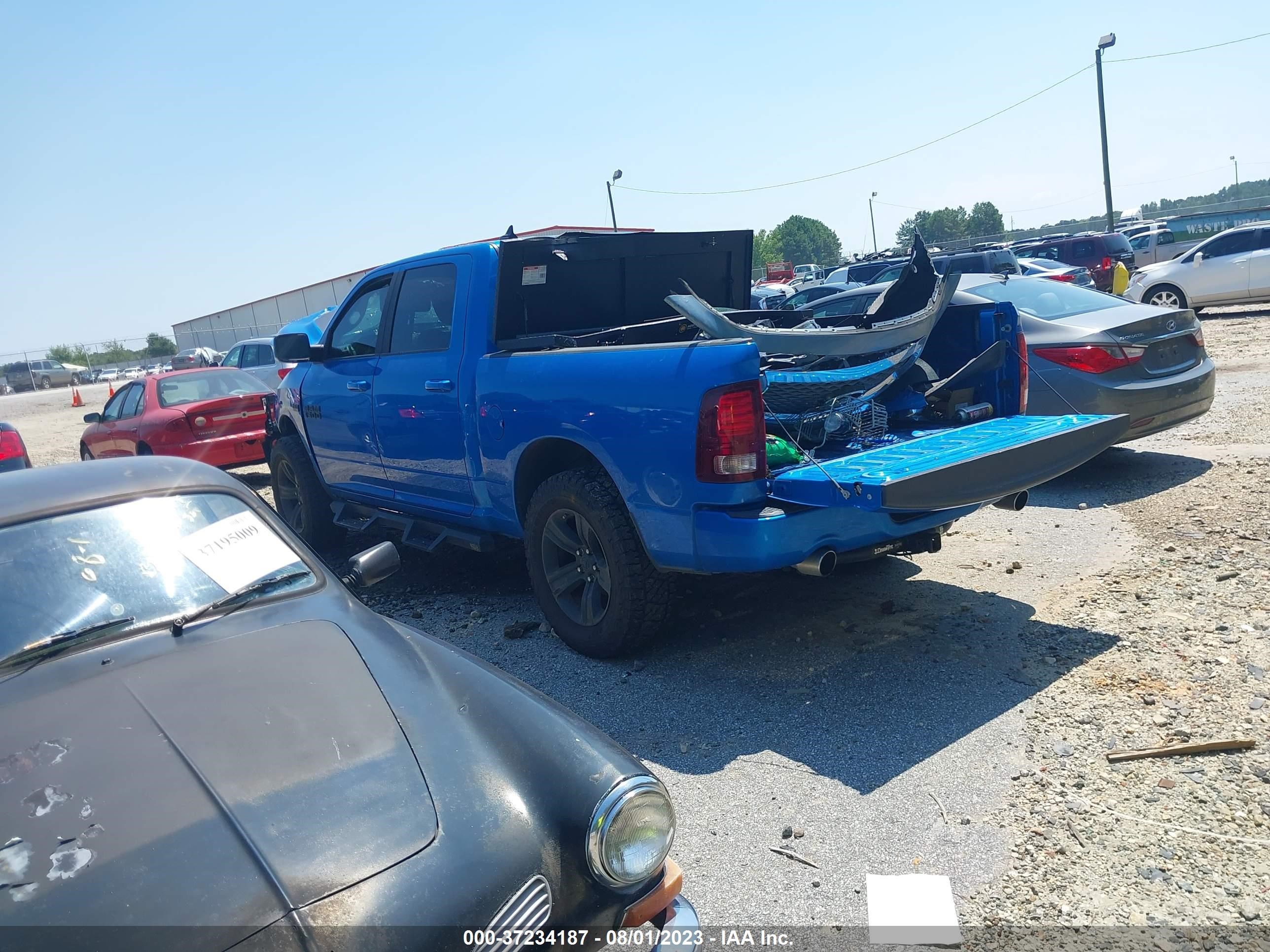 Photo 2 VIN: 1C6RR7MT7JS220100 - RAM 1500 