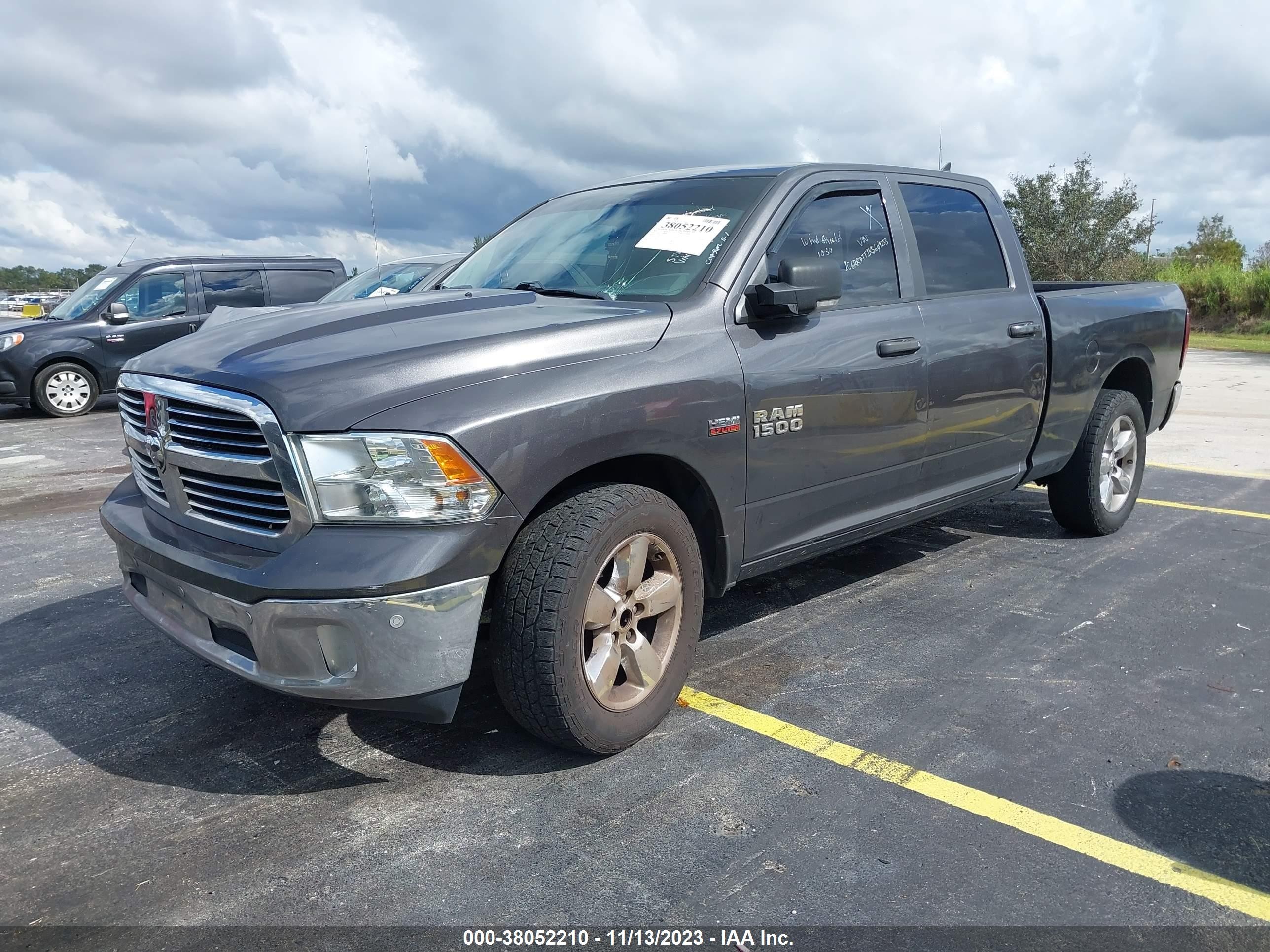 Photo 1 VIN: 1C6RR7TT1KS609253 - RAM 1500 