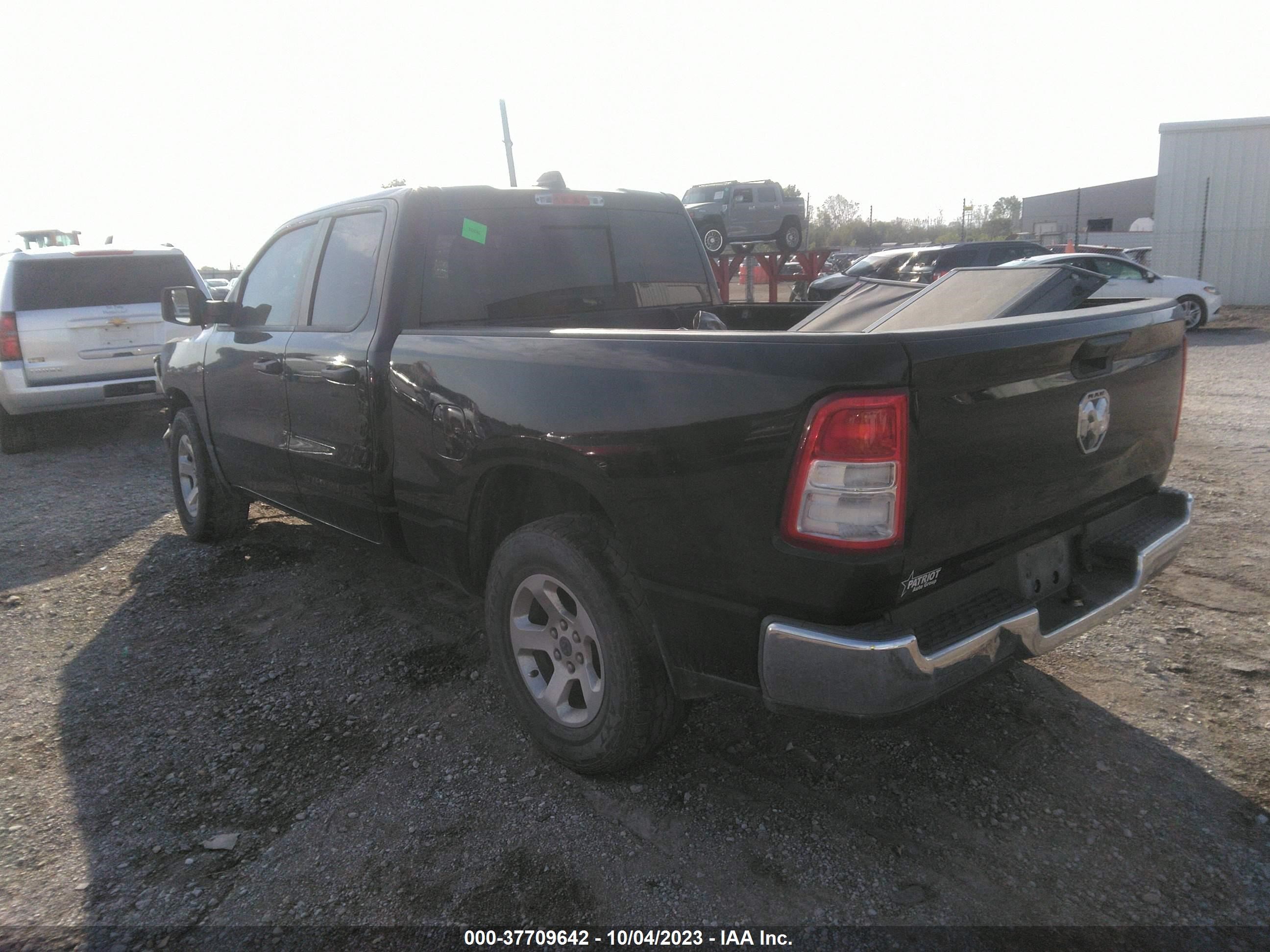 Photo 2 VIN: 1C6RRECT0KN567547 - RAM 1500 