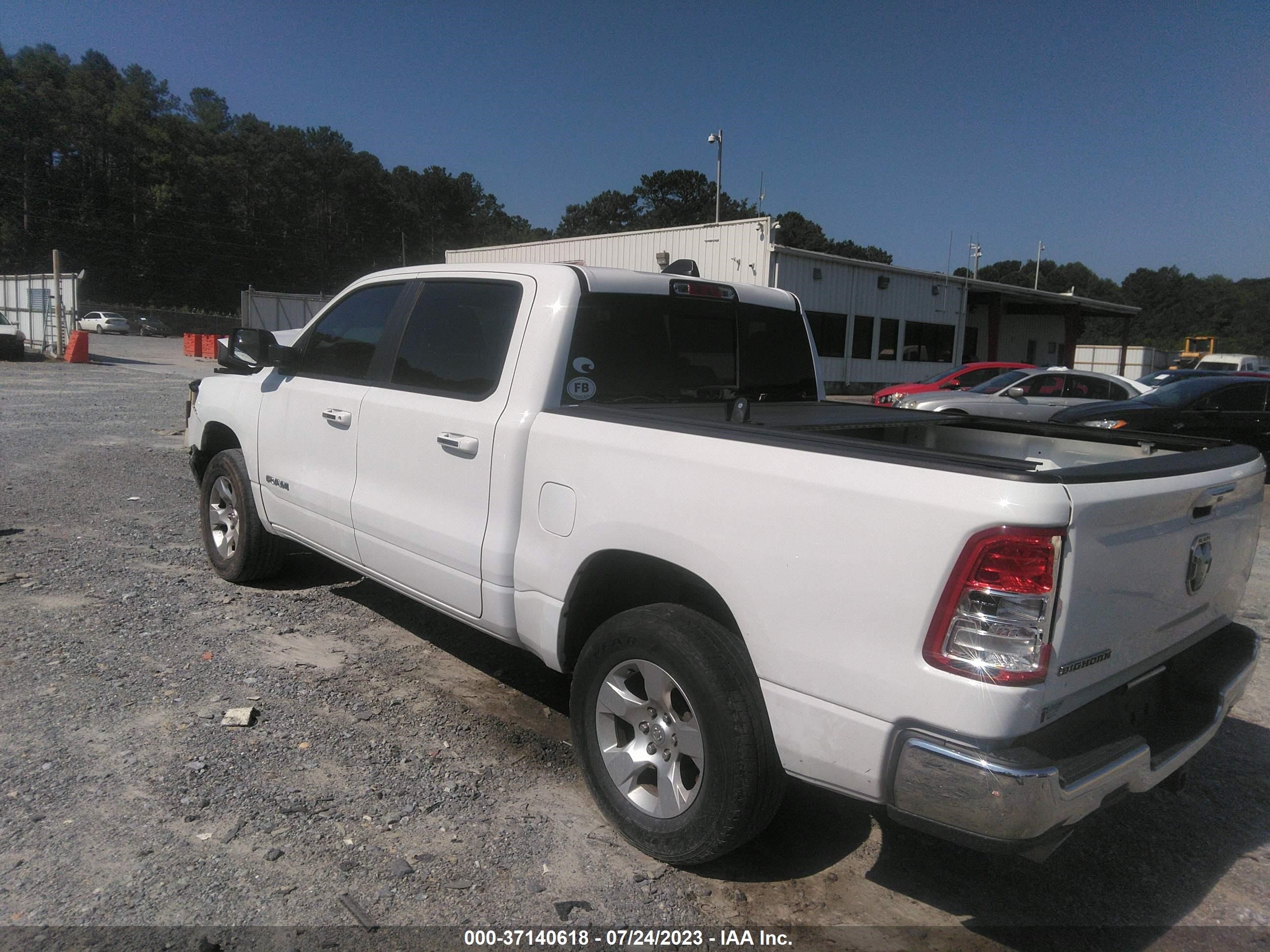 Photo 2 VIN: 1C6RREFT5KN800883 - RAM 1500 