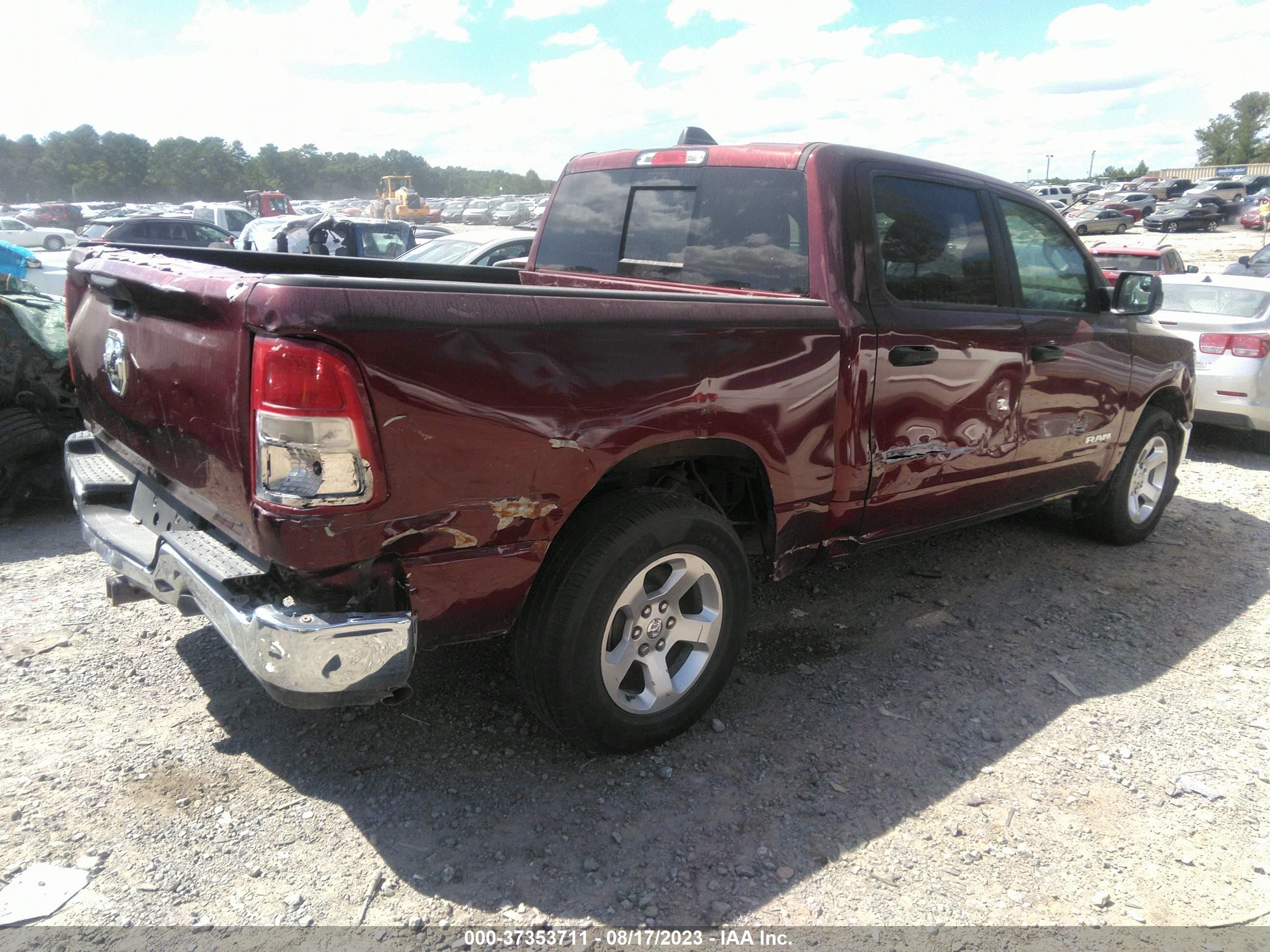 Photo 3 VIN: 1C6RREGT4KN562927 - RAM 1500 