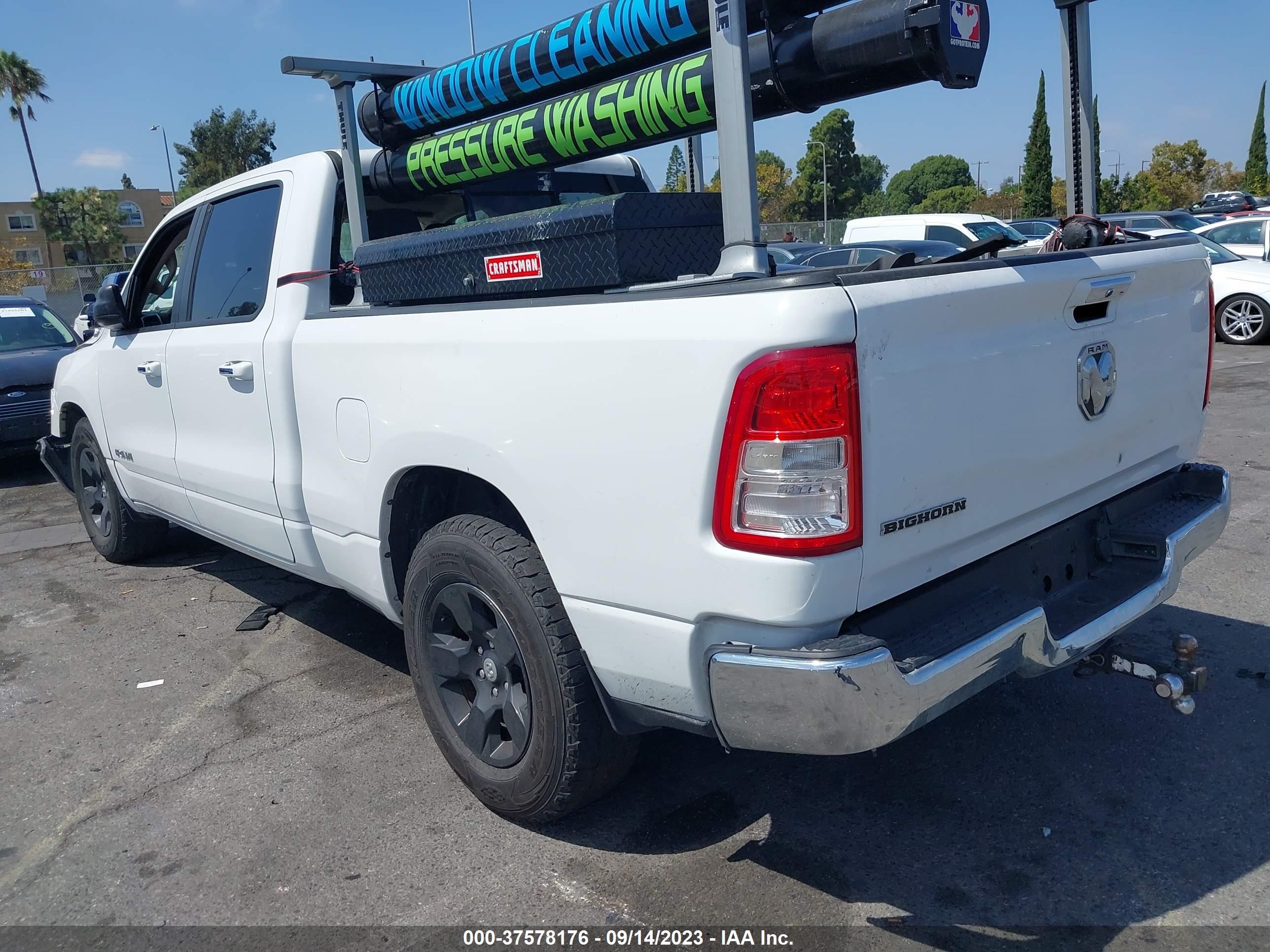 Photo 2 VIN: 1C6RREMG5KN891515 - RAM 1500 