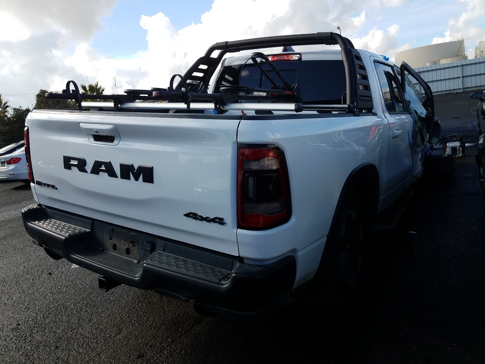 Photo 3 VIN: 1C6SRFLT0KN760062 - RAM 1500 REBEL 