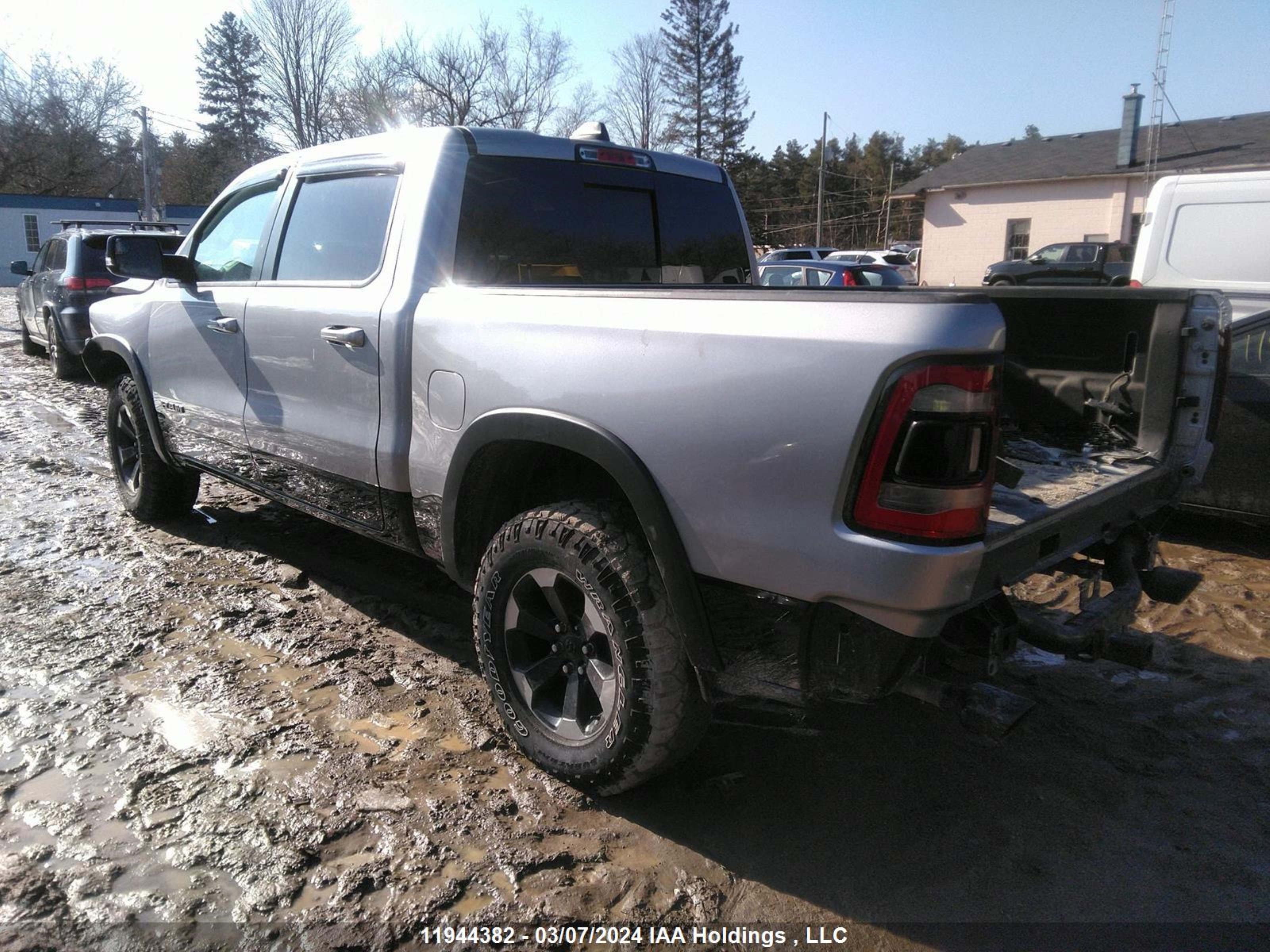 Photo 2 VIN: 1C6SRFLT1KN758384 - RAM 1500 