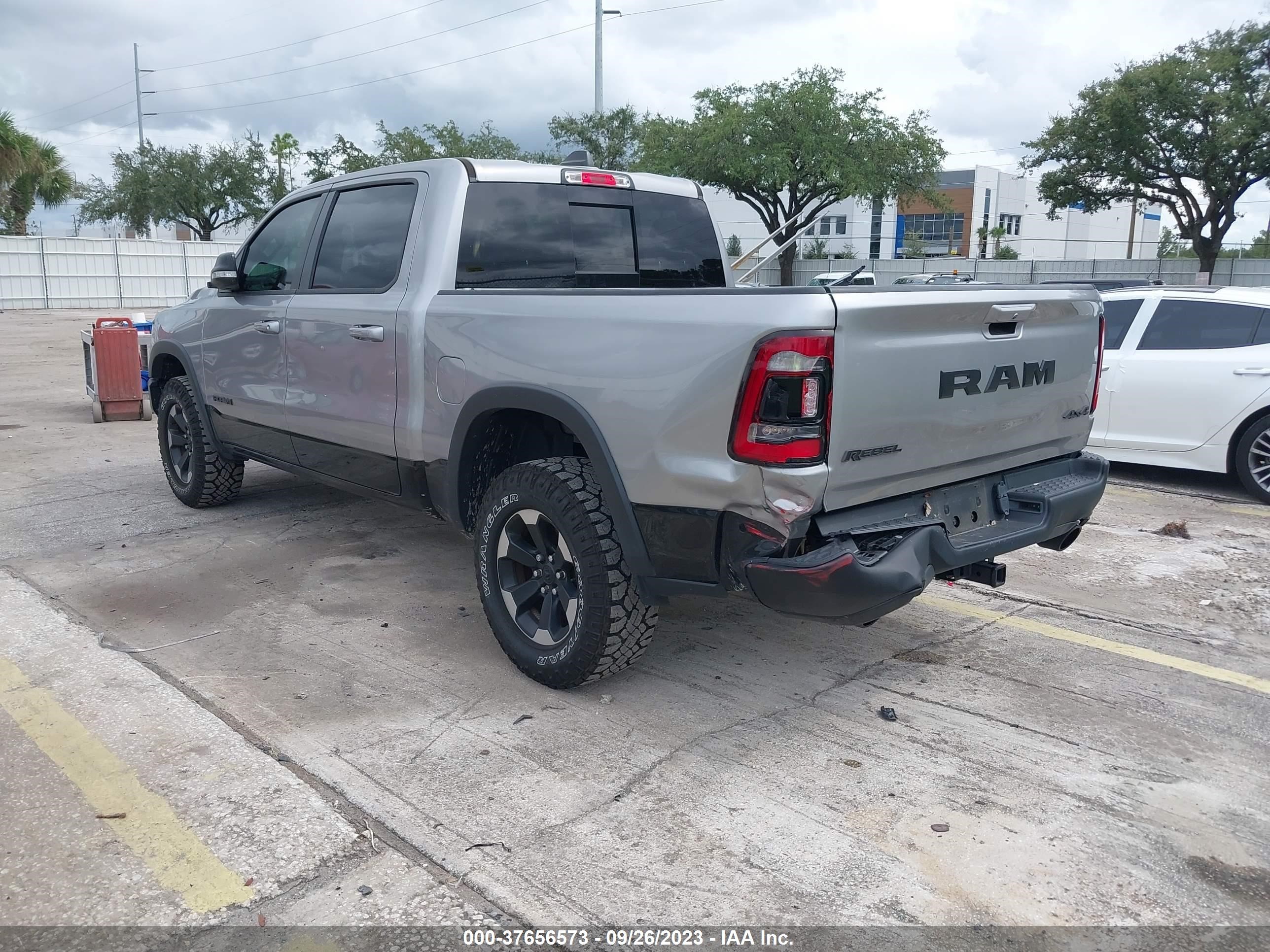 Photo 2 VIN: 1C6SRFLT9LN422581 - RAM 1500 