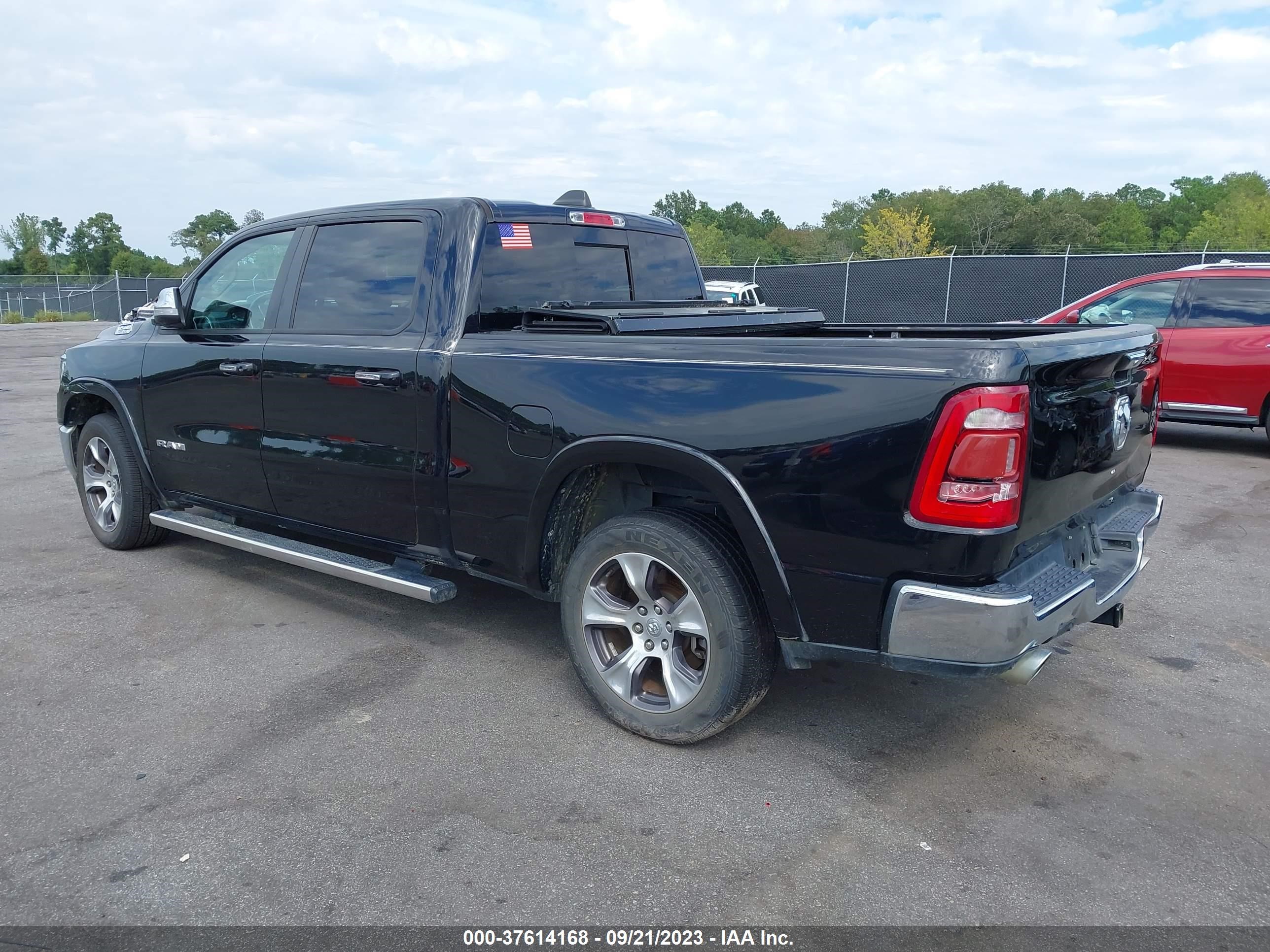 Photo 2 VIN: 1C6SRFRT3KN824909 - RAM 1500 