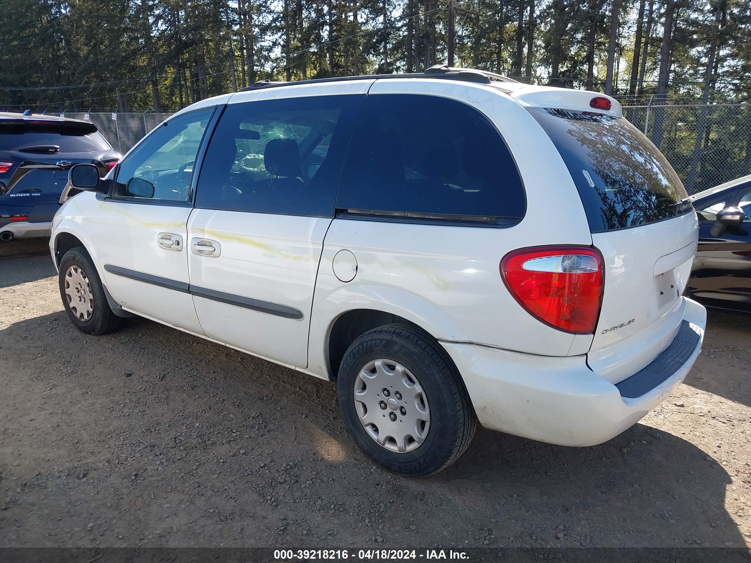 Photo 2 VIN: 1C8GJ45363B203004 - CHRYSLER VOYAGER 