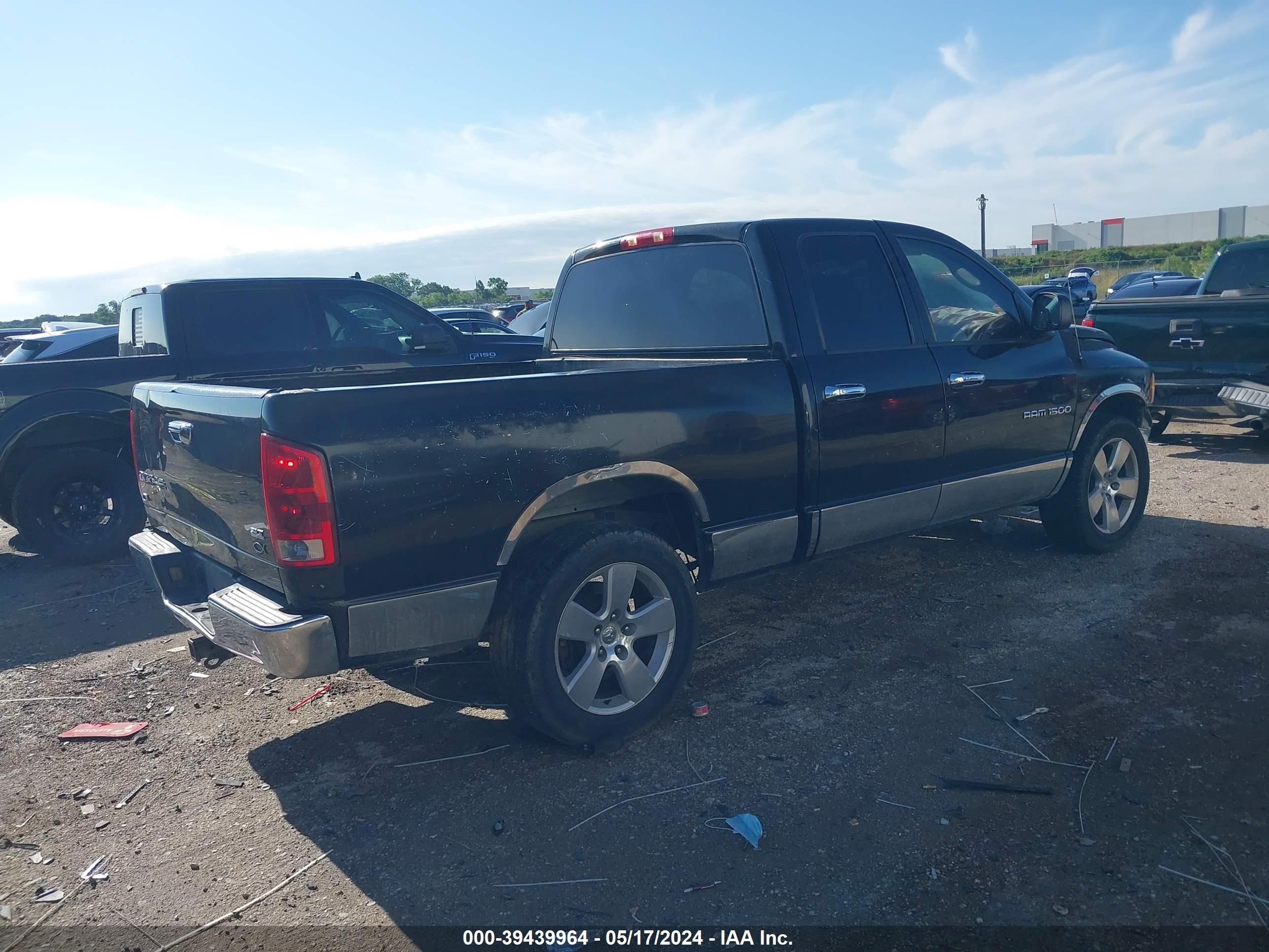 Photo 3 VIN: 1D3HA18NX4J266381 - DODGE RAM 