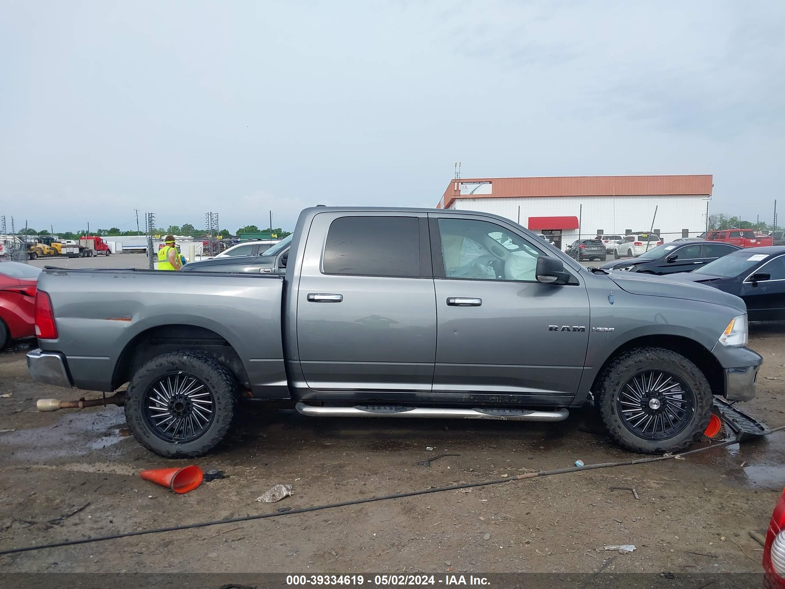 Photo 12 VIN: 1D3HB13T49S805453 - DODGE RAM 