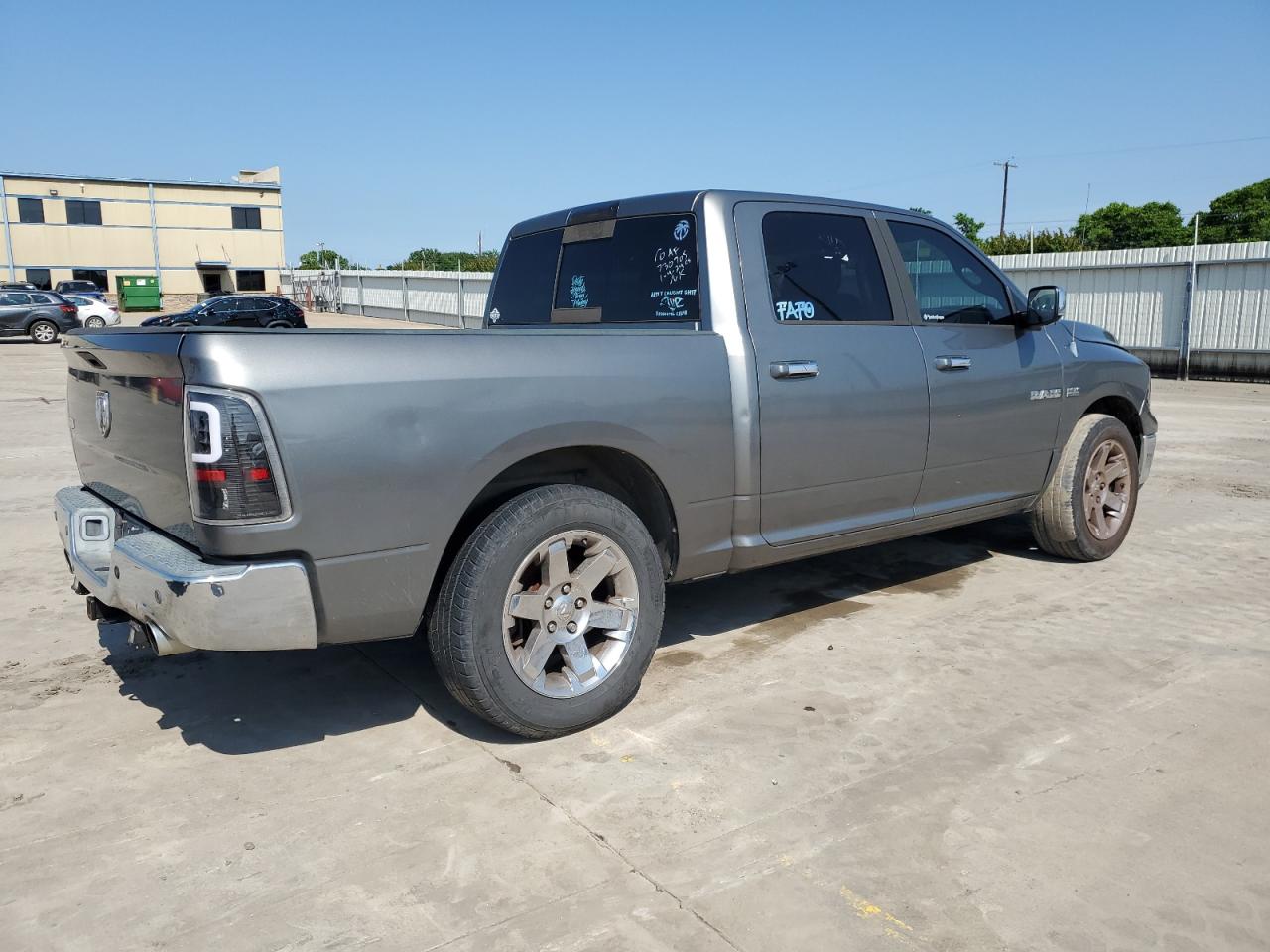 Photo 2 VIN: 1D3HB13TX9S730905 - DODGE RAM 