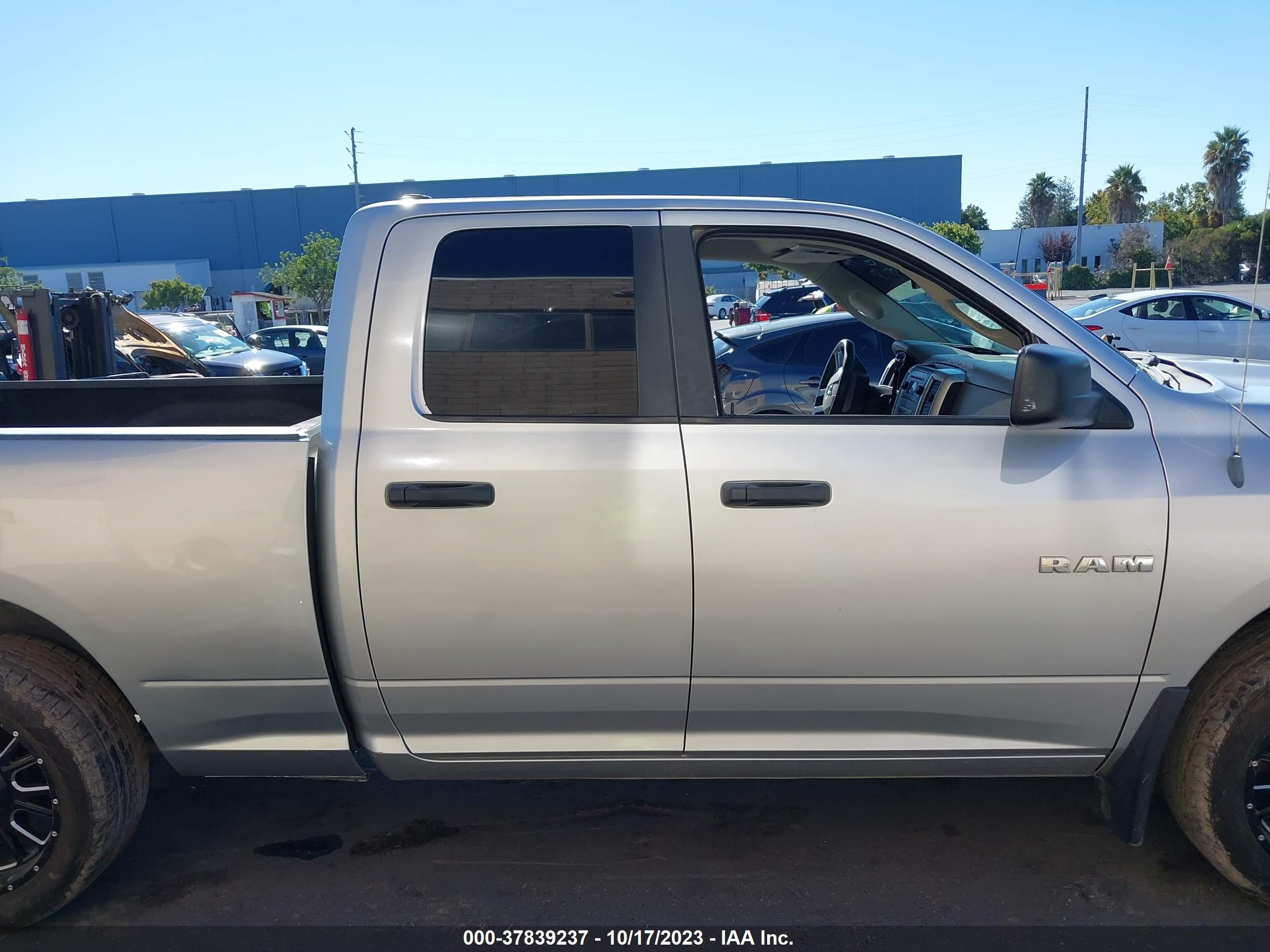 Photo 13 VIN: 1D3HB18P09S728477 - DODGE RAM 