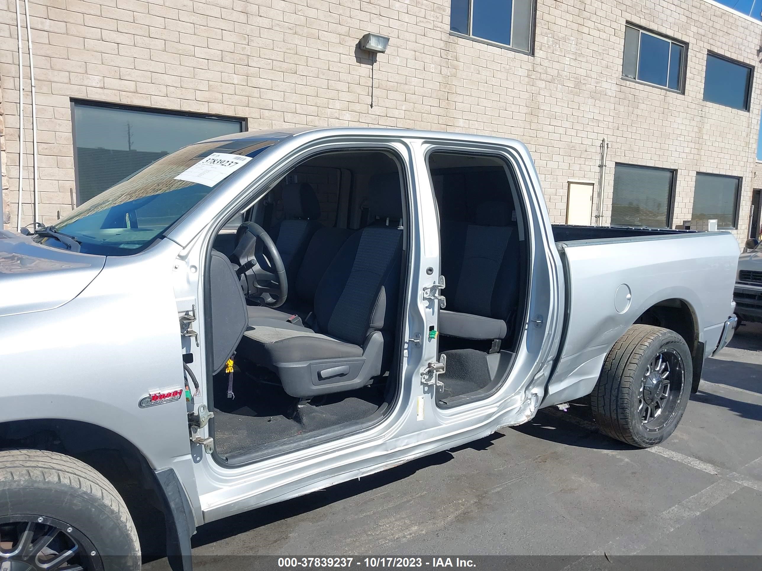 Photo 5 VIN: 1D3HB18P09S728477 - DODGE RAM 