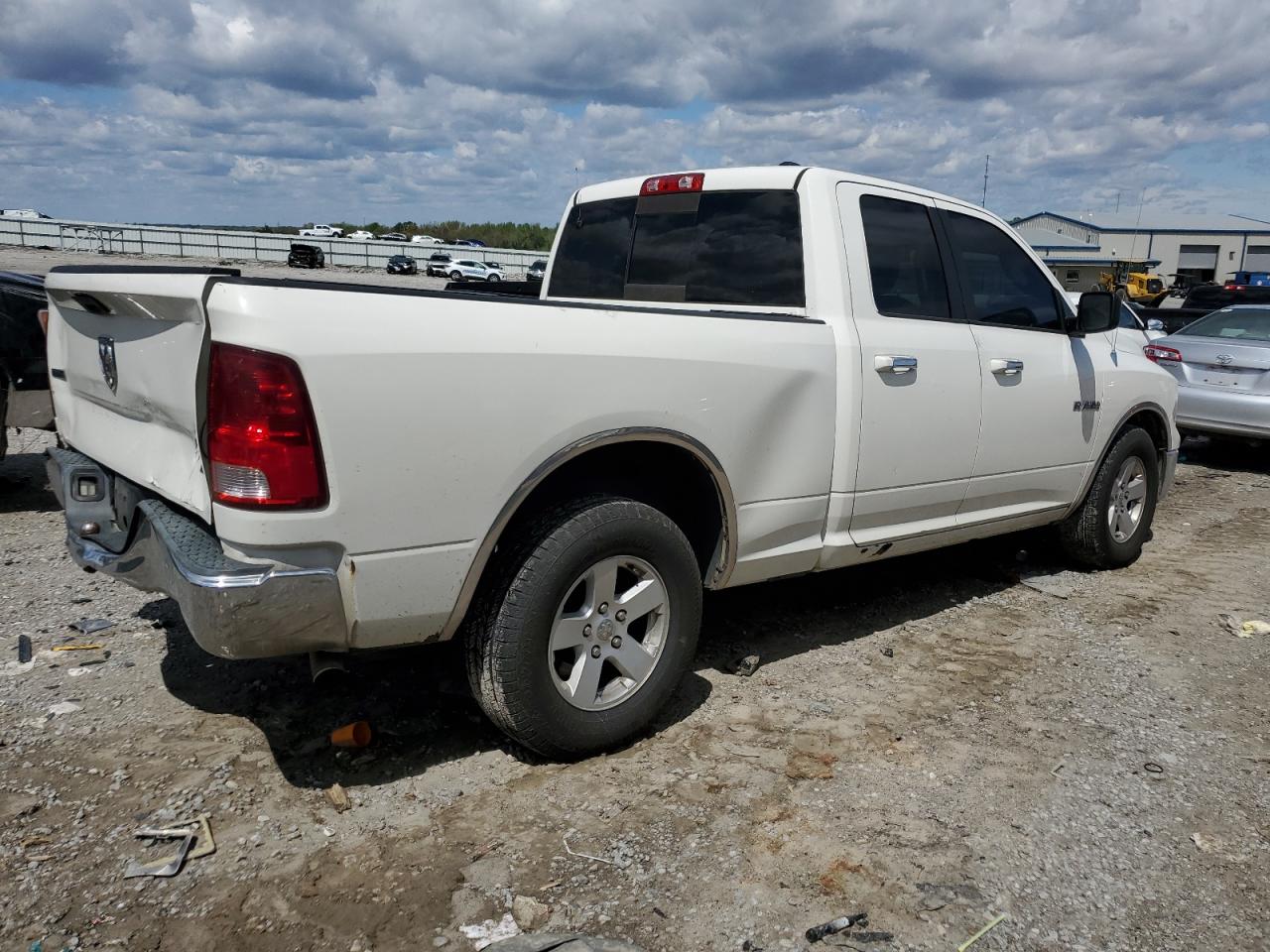 Photo 2 VIN: 1D3HB18P29S802059 - DODGE RAM 