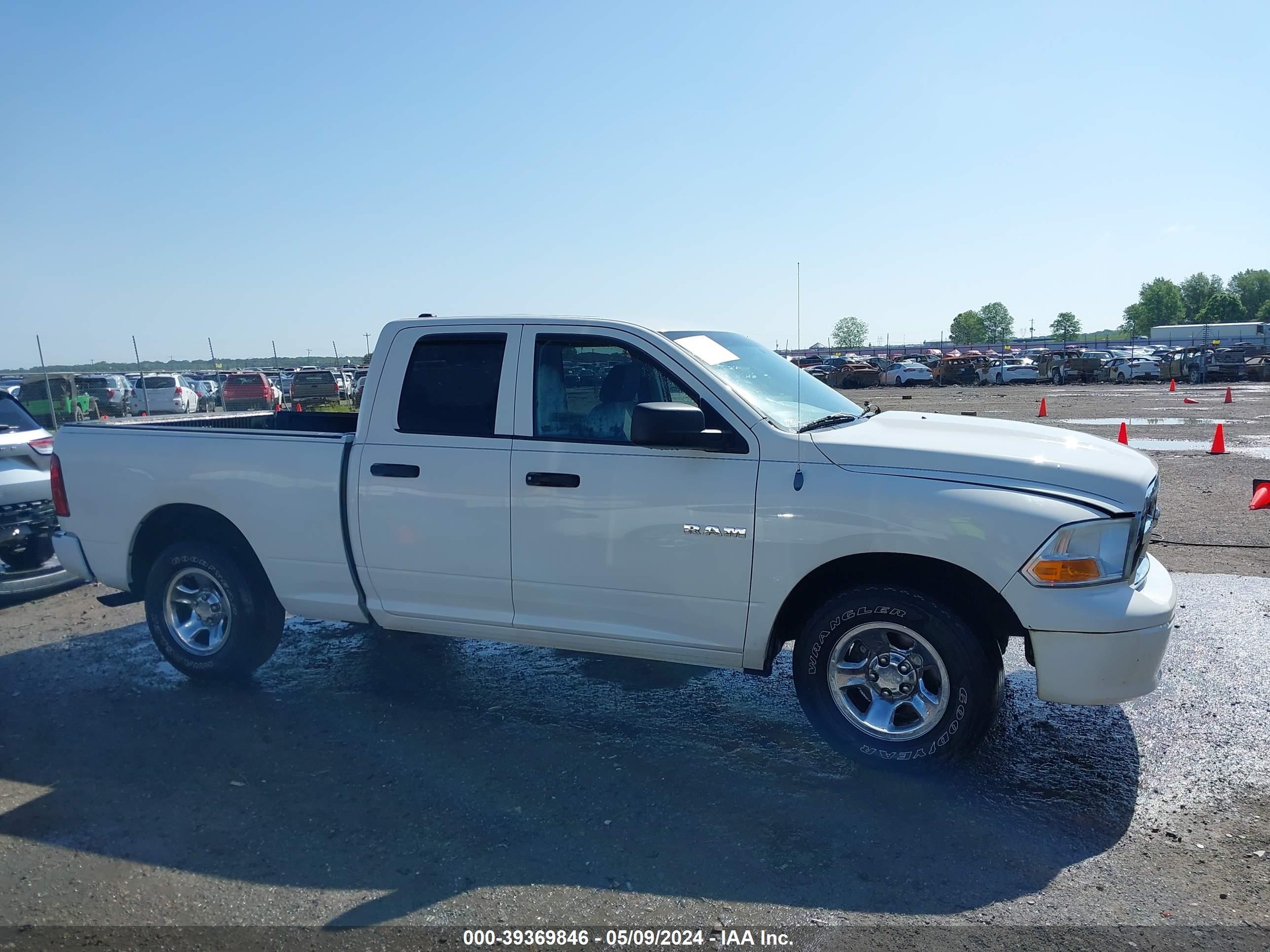 Photo 12 VIN: 1D3HB18P89S791827 - DODGE RAM 