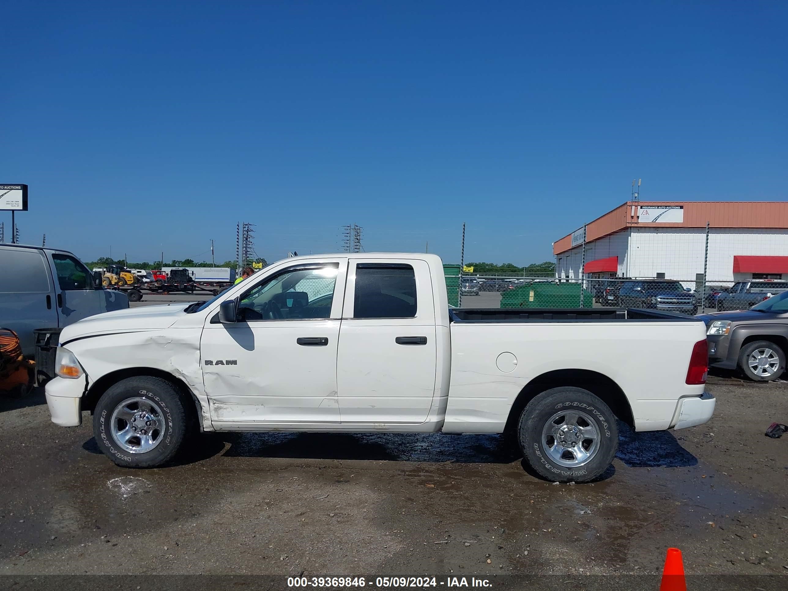 Photo 13 VIN: 1D3HB18P89S791827 - DODGE RAM 