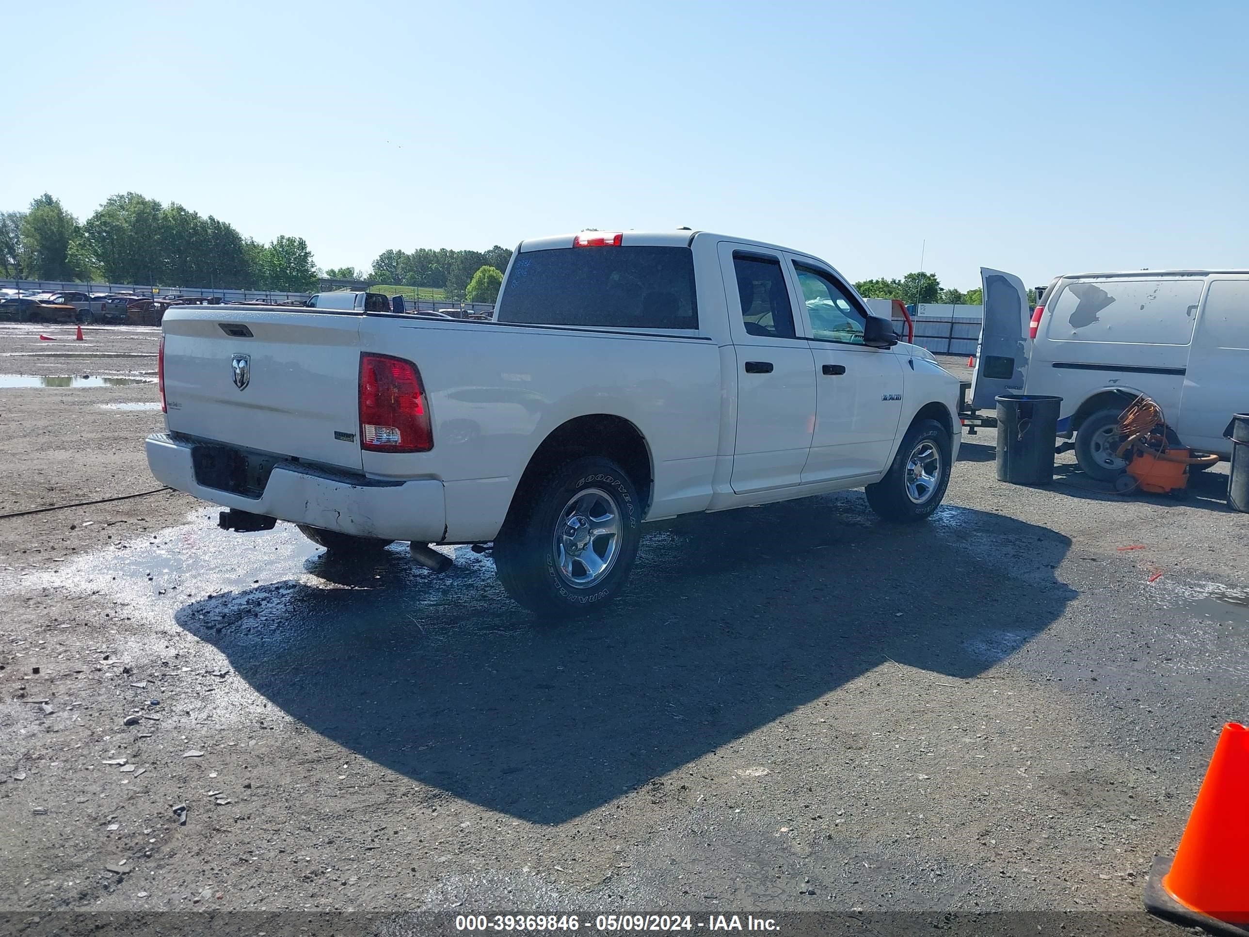 Photo 3 VIN: 1D3HB18P89S791827 - DODGE RAM 