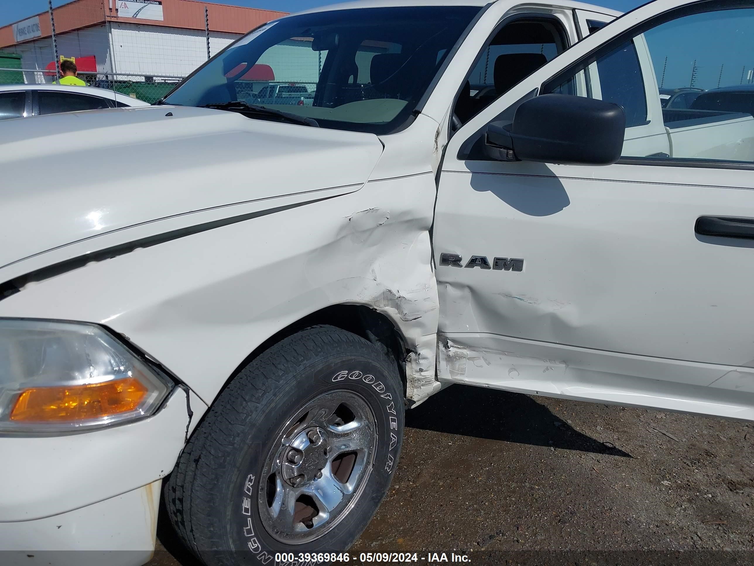 Photo 5 VIN: 1D3HB18P89S791827 - DODGE RAM 