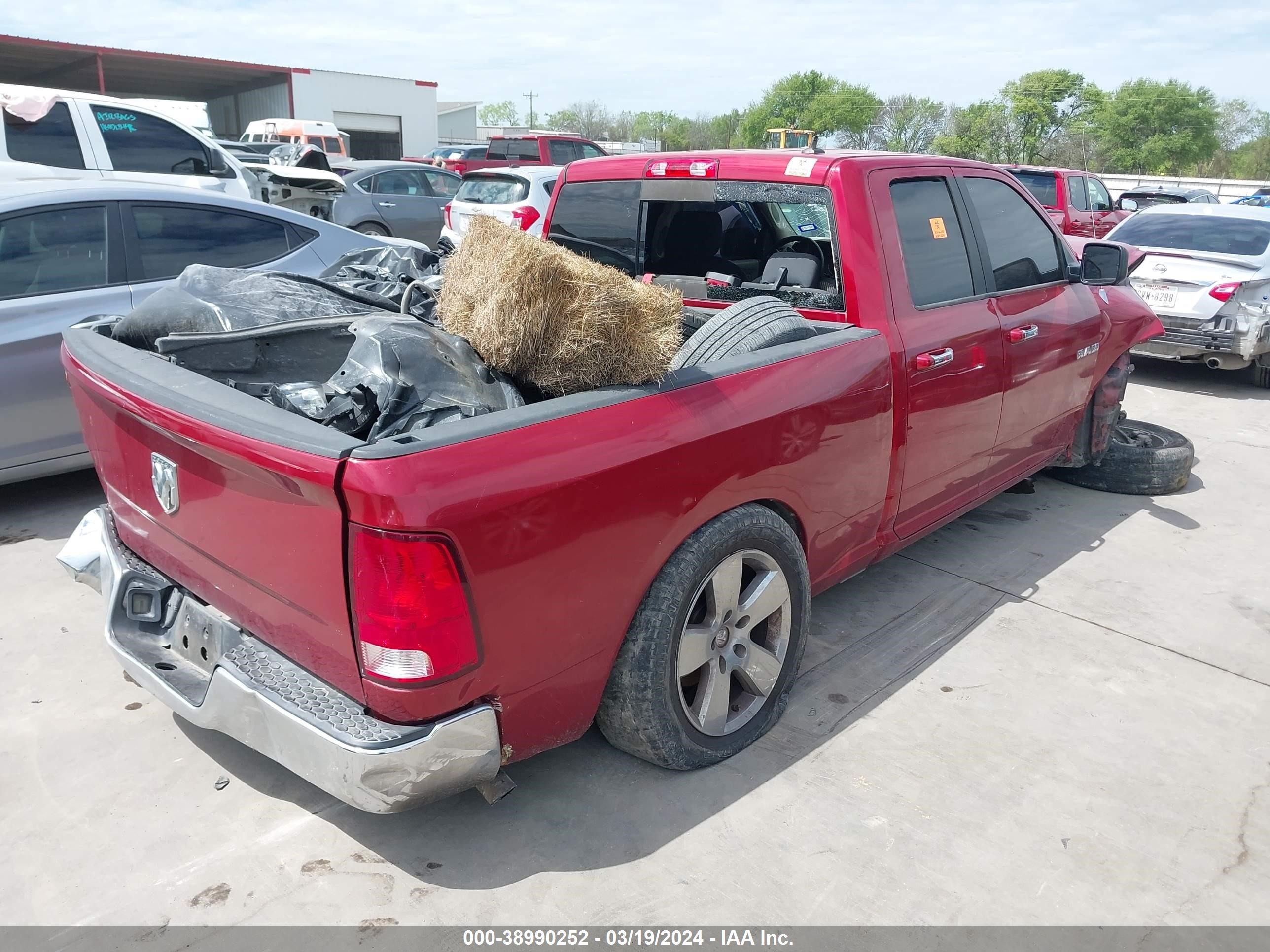 Photo 3 VIN: 1D3HB18PX9S779520 - DODGE RAM 