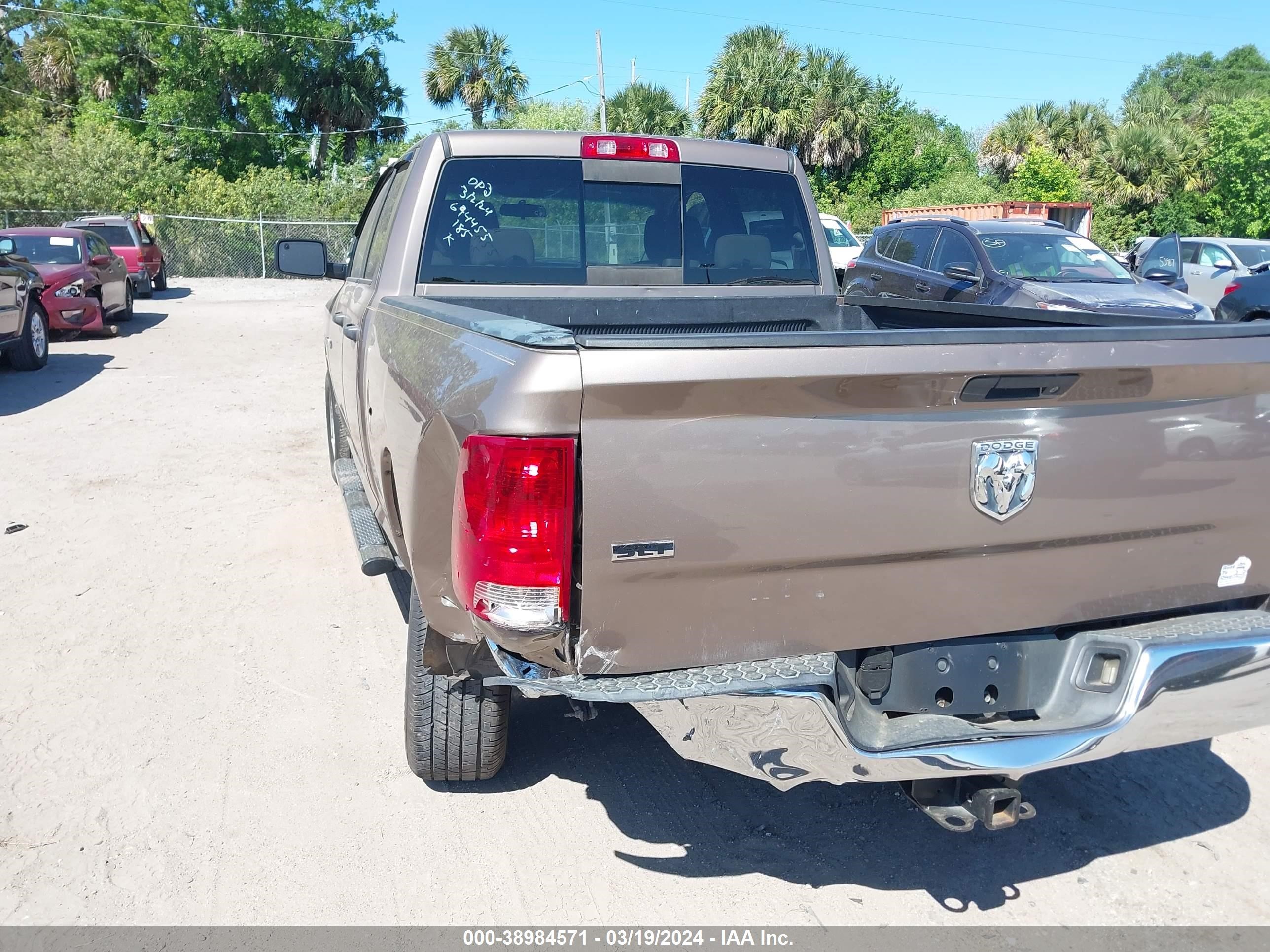 Photo 12 VIN: 1D3HB18T29S770775 - DODGE RAM 