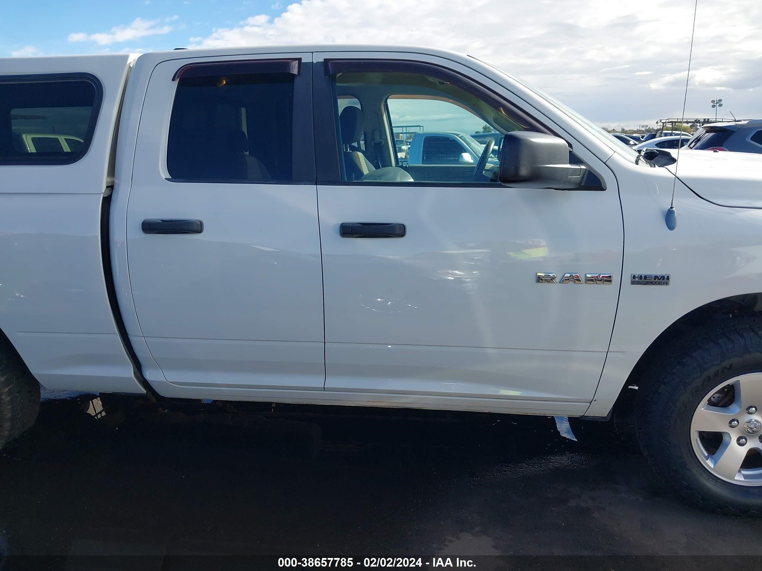 Photo 12 VIN: 1D3HB18T69S733972 - DODGE RAM 