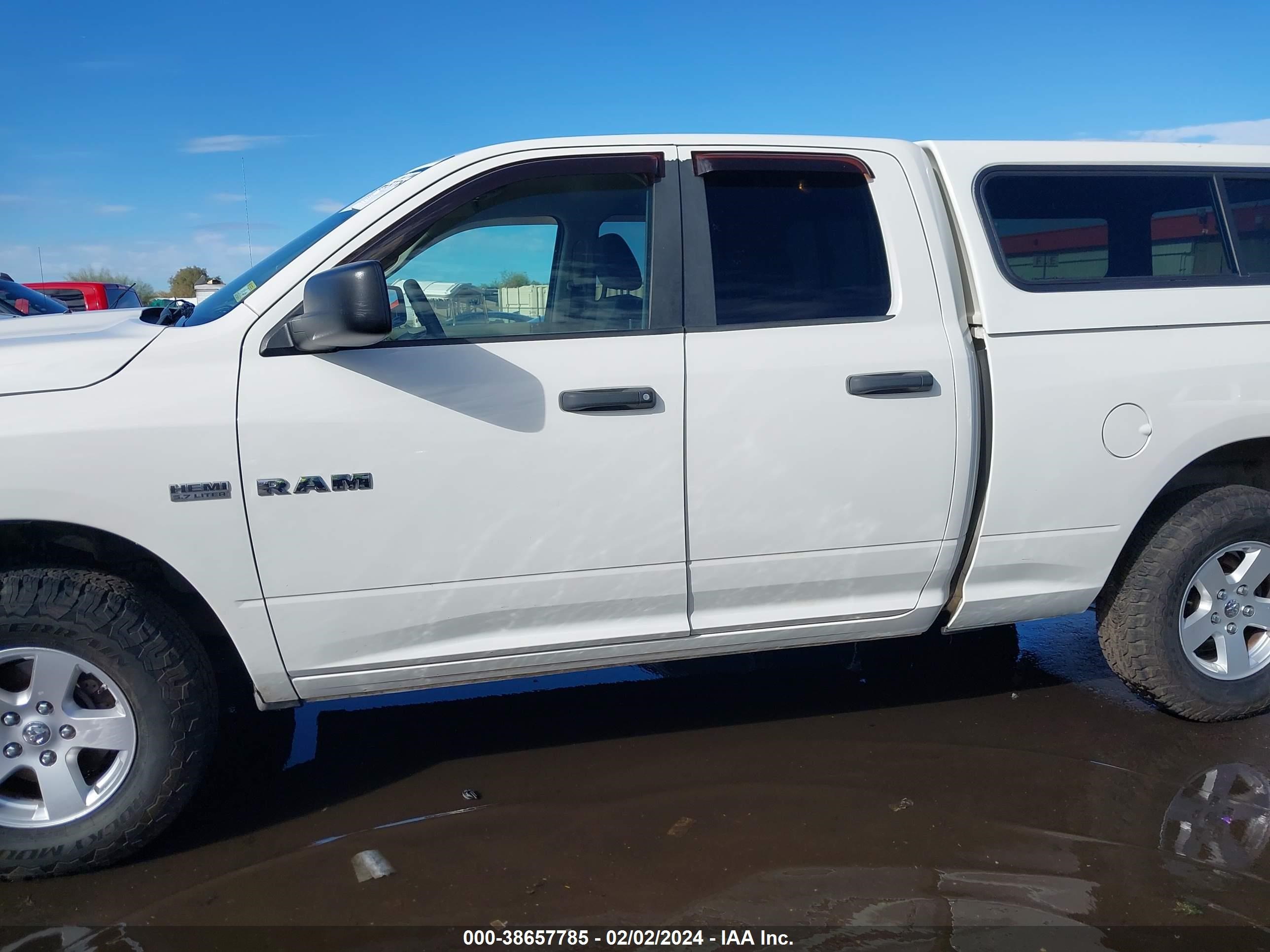 Photo 13 VIN: 1D3HB18T69S733972 - DODGE RAM 