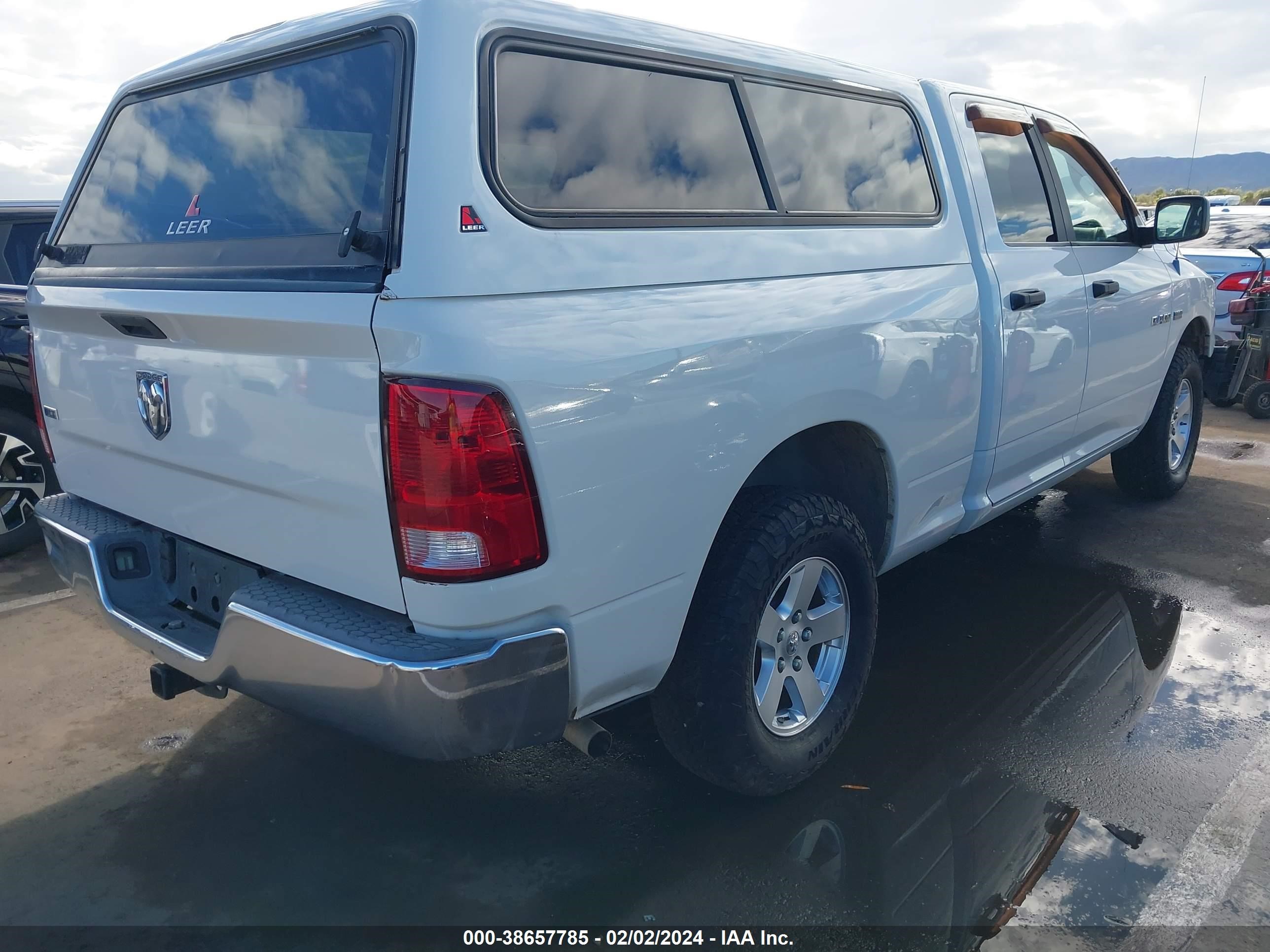 Photo 3 VIN: 1D3HB18T69S733972 - DODGE RAM 