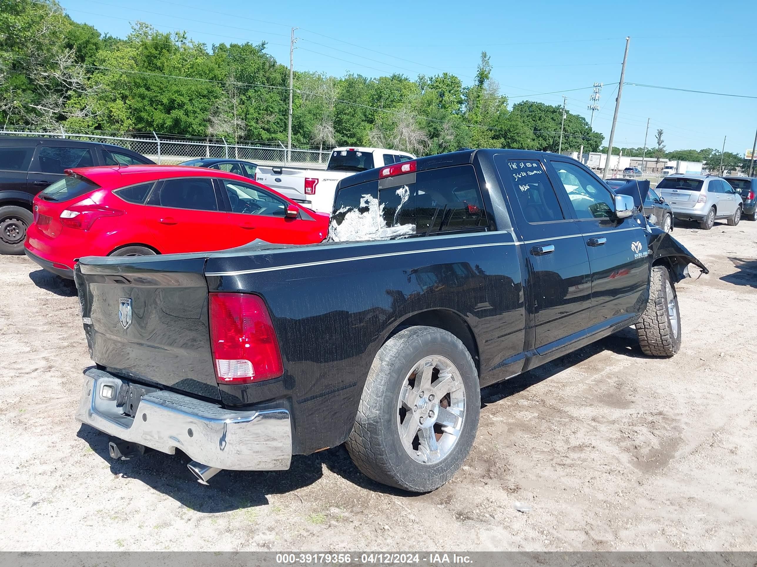 Photo 3 VIN: 1D3HB18T69S740825 - DODGE RAM 