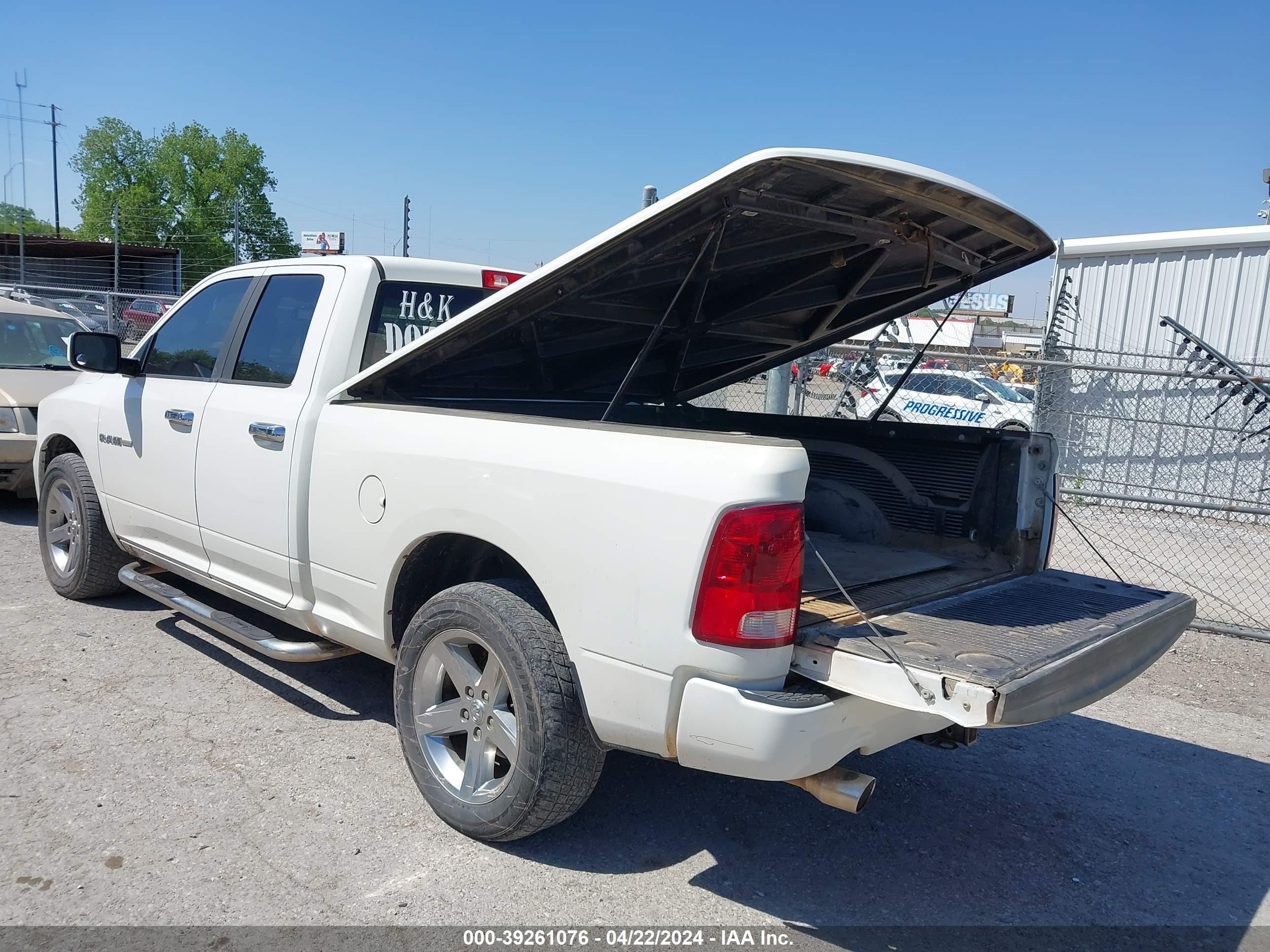 Photo 2 VIN: 1D3HB18T69S762842 - DODGE RAM 