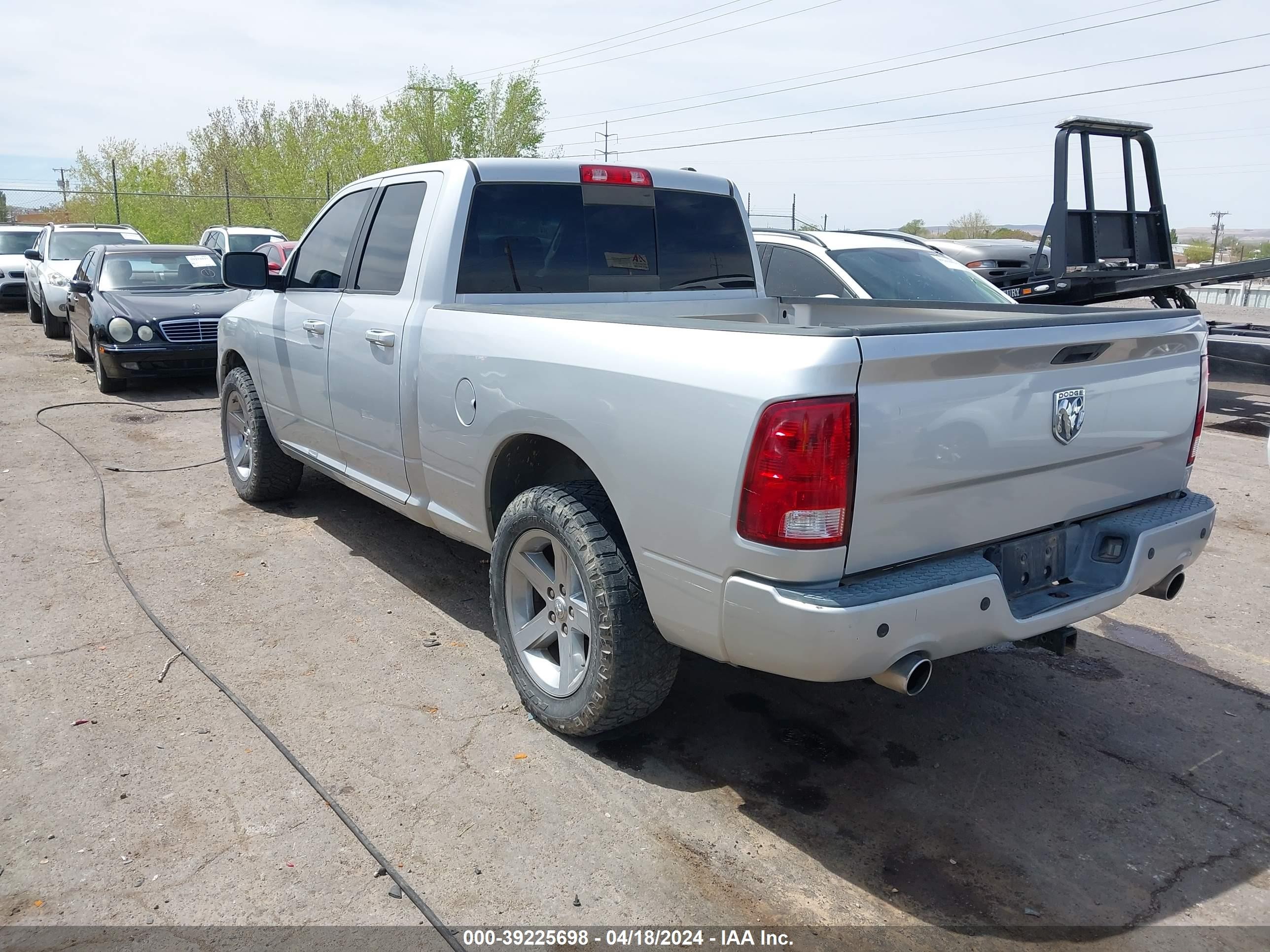 Photo 2 VIN: 1D3HB18T99S809989 - DODGE RAM 