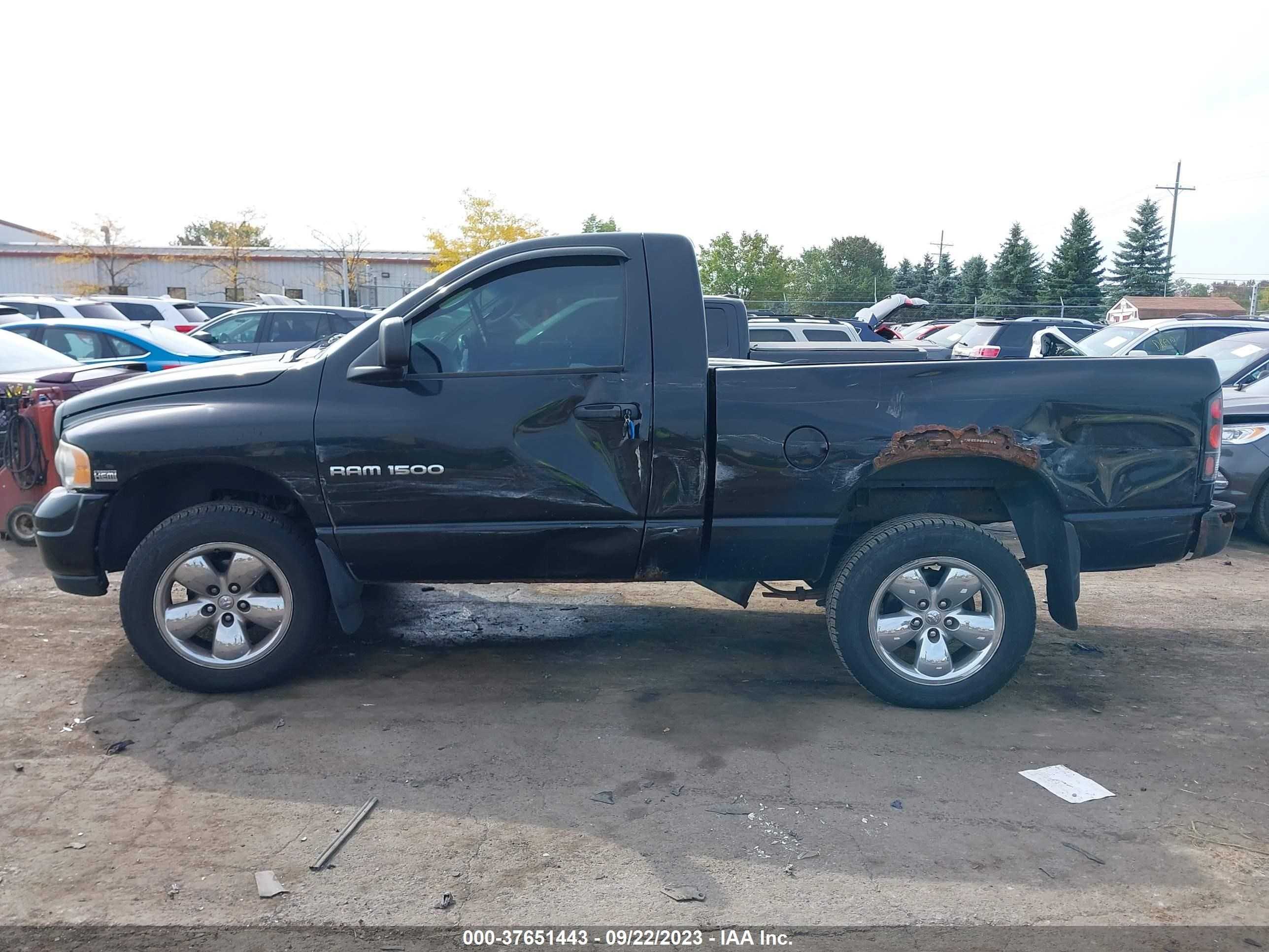 Photo 13 VIN: 1D3HU16DX3J648815 - DODGE RAM 