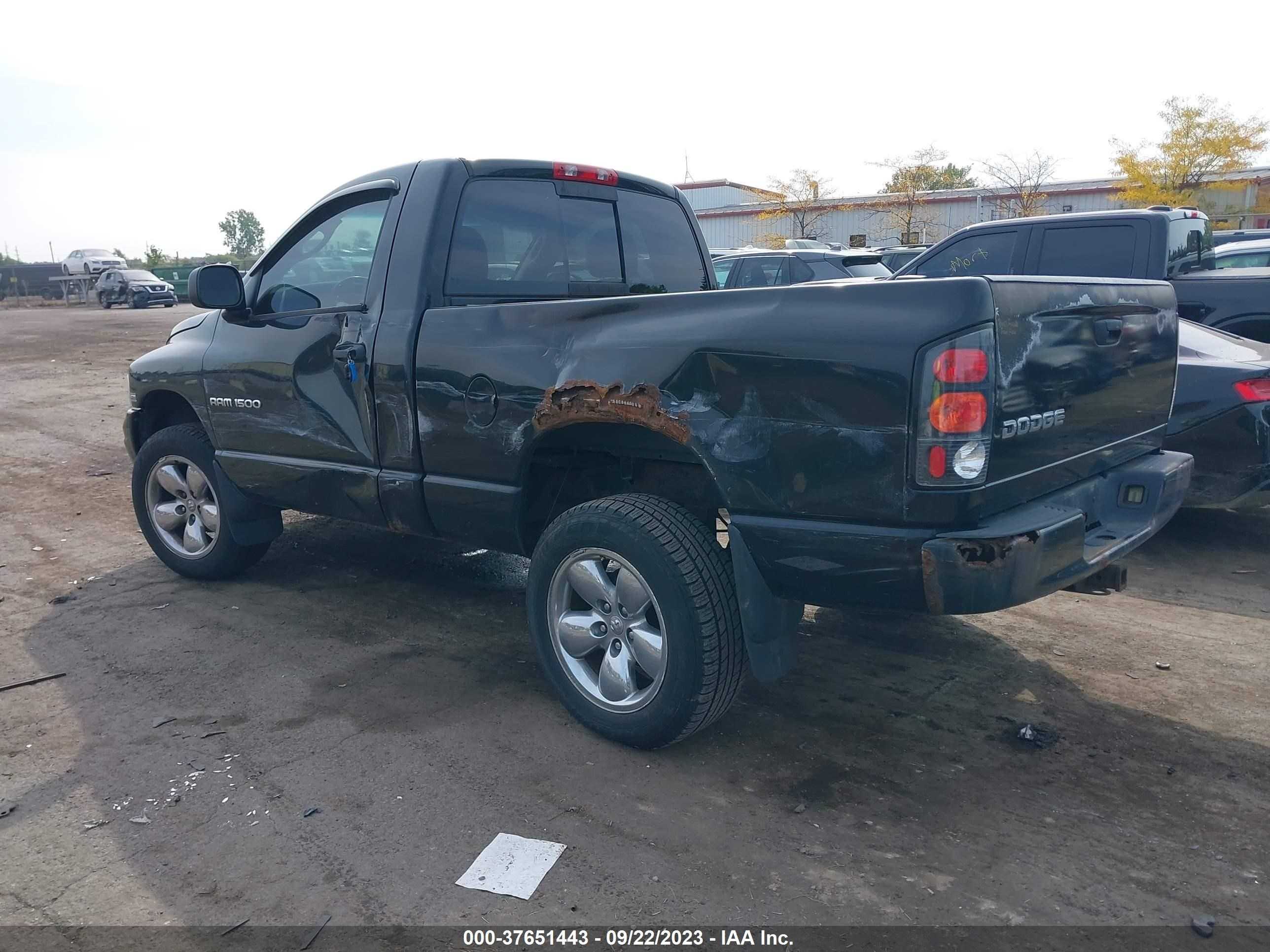 Photo 2 VIN: 1D3HU16DX3J648815 - DODGE RAM 