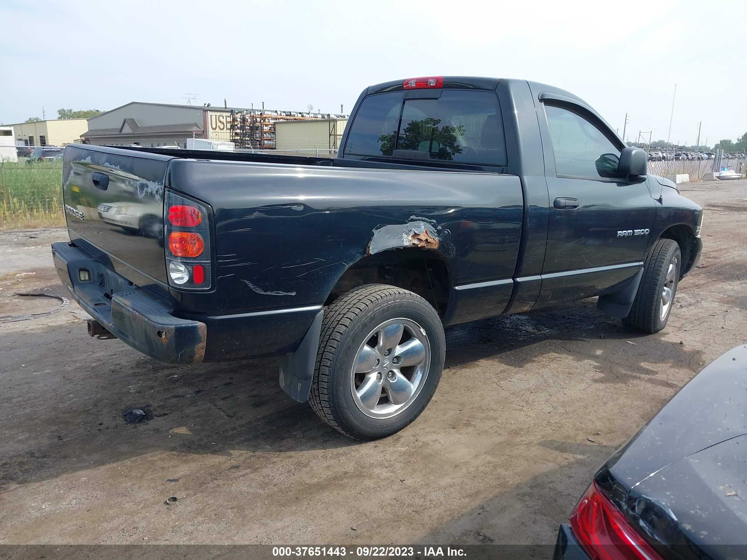 Photo 3 VIN: 1D3HU16DX3J648815 - DODGE RAM 