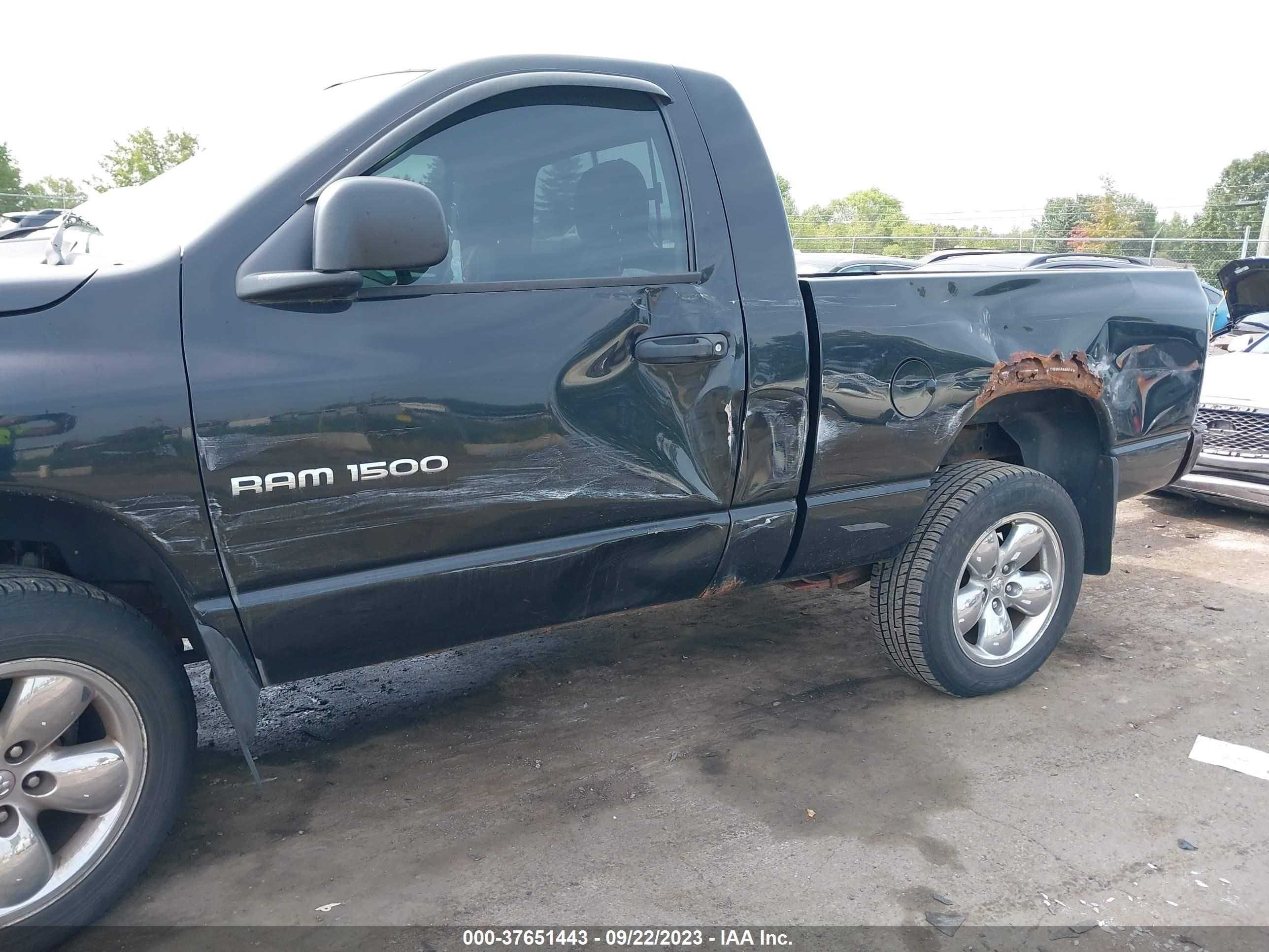 Photo 5 VIN: 1D3HU16DX3J648815 - DODGE RAM 