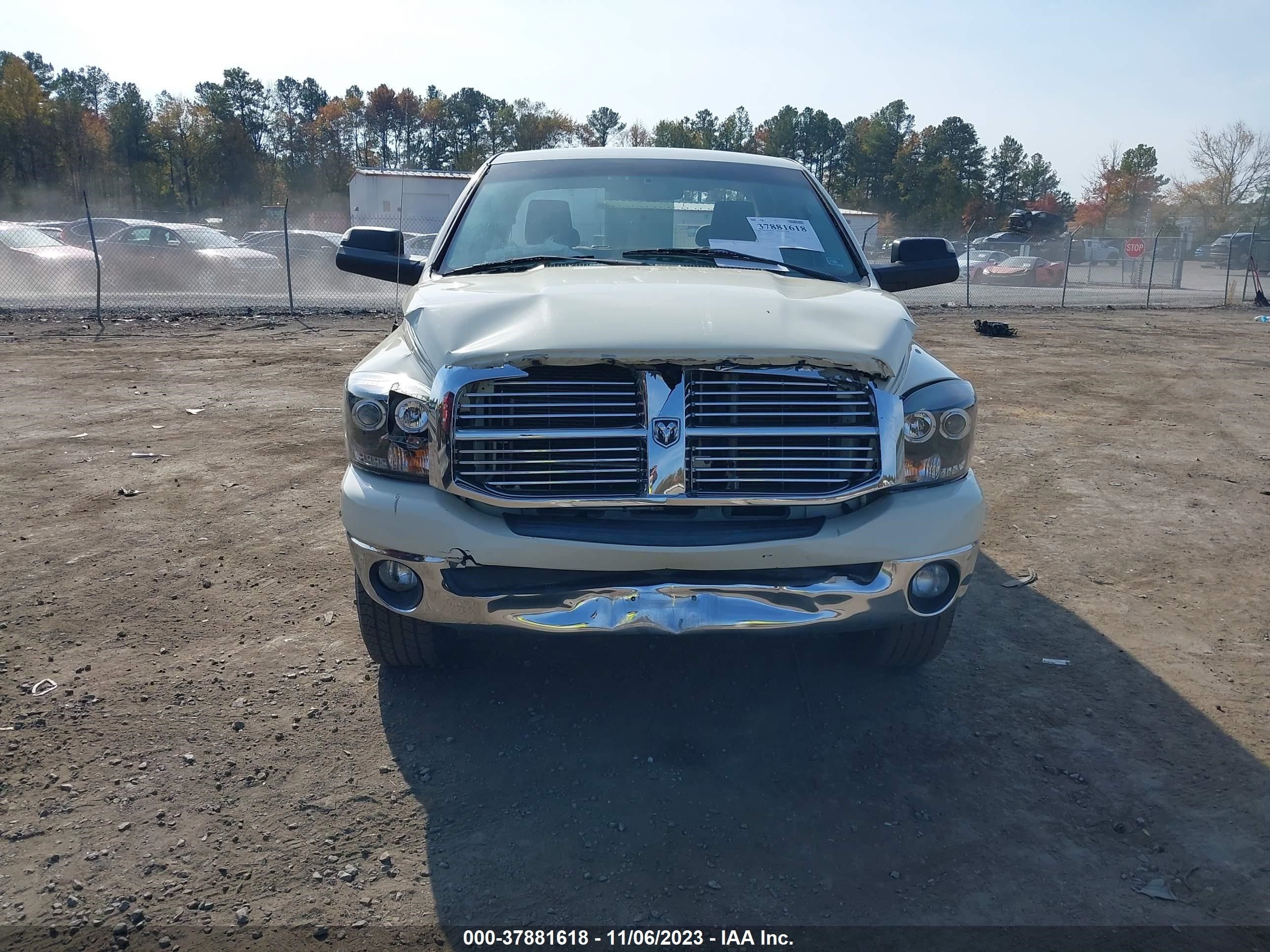 Photo 11 VIN: 1D3HU18208J164963 - DODGE RAM 