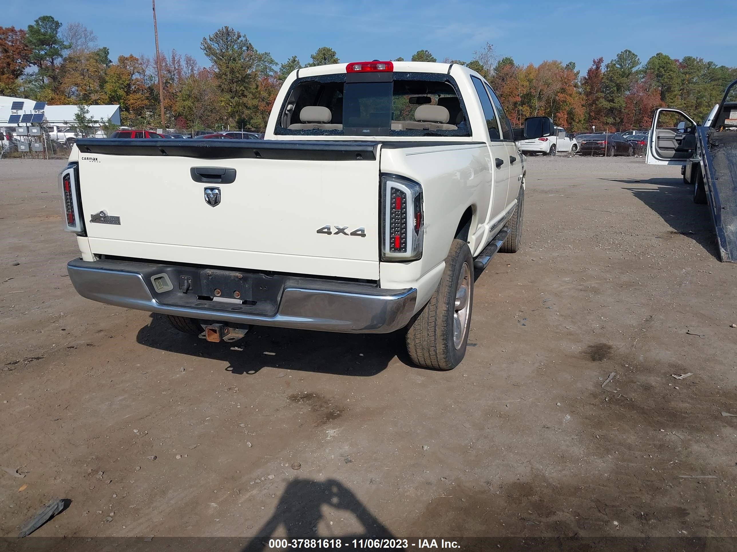 Photo 3 VIN: 1D3HU18208J164963 - DODGE RAM 