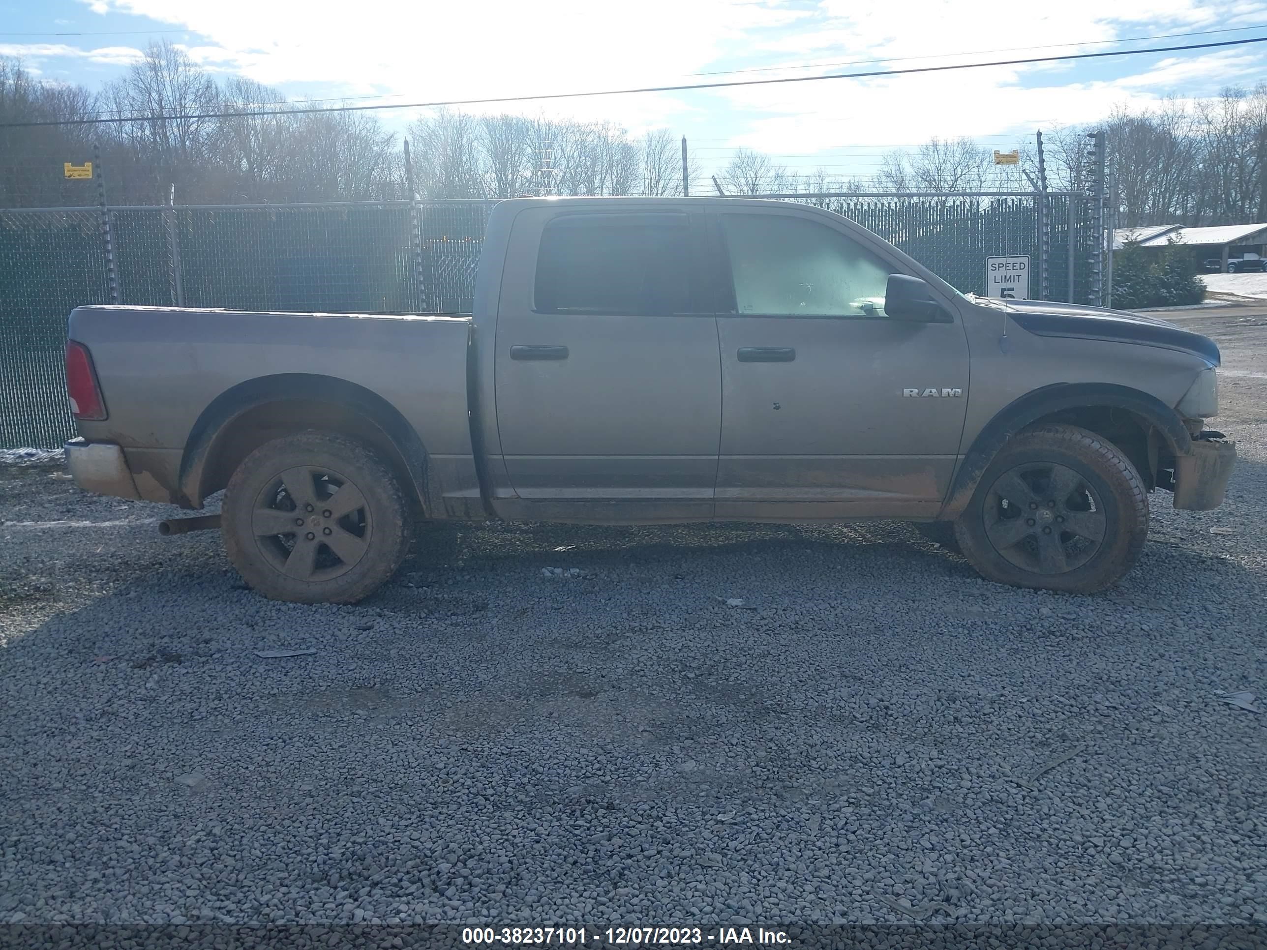 Photo 13 VIN: 1D3HV13P29S735834 - DODGE RAM 