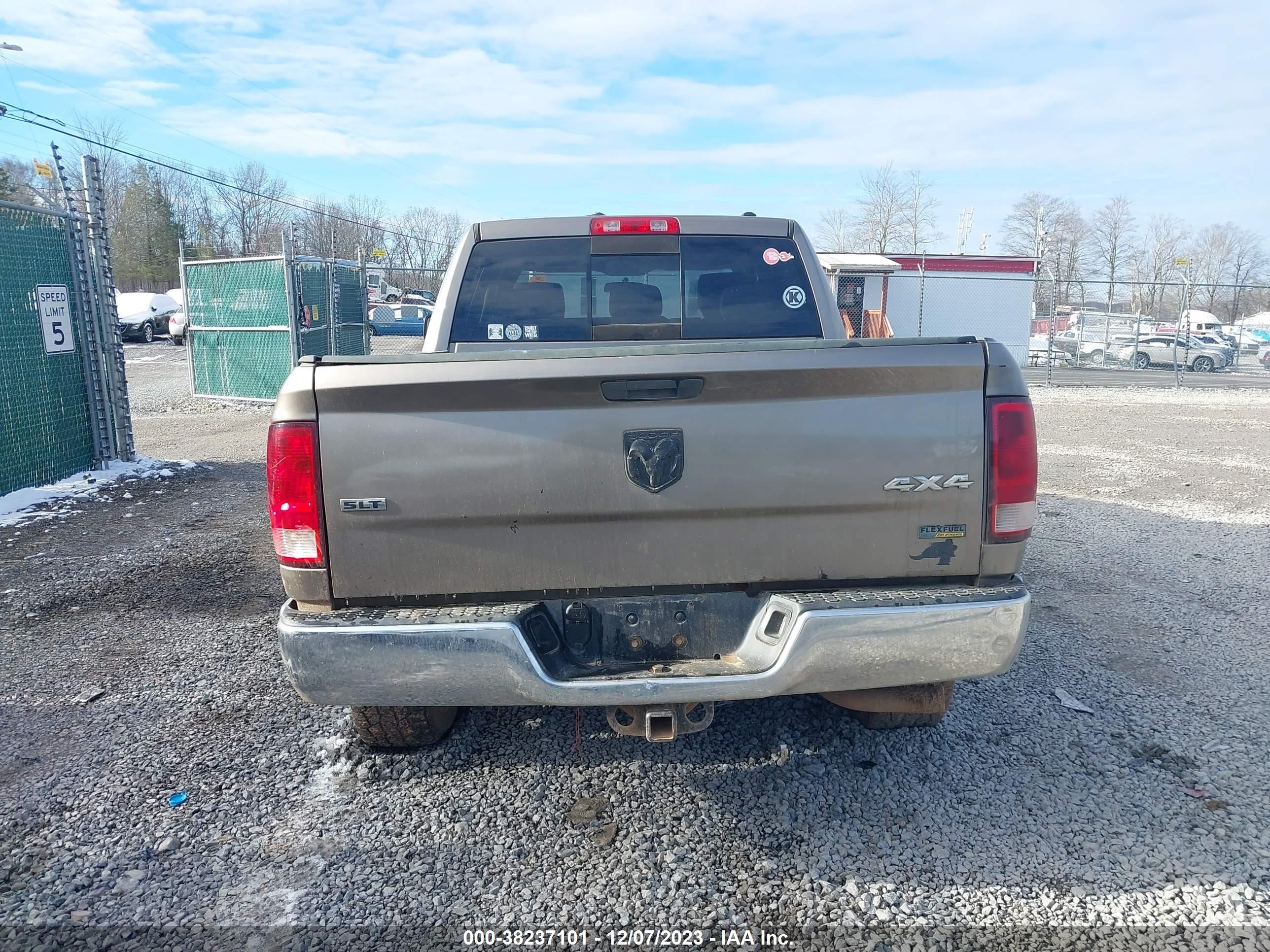 Photo 16 VIN: 1D3HV13P29S735834 - DODGE RAM 