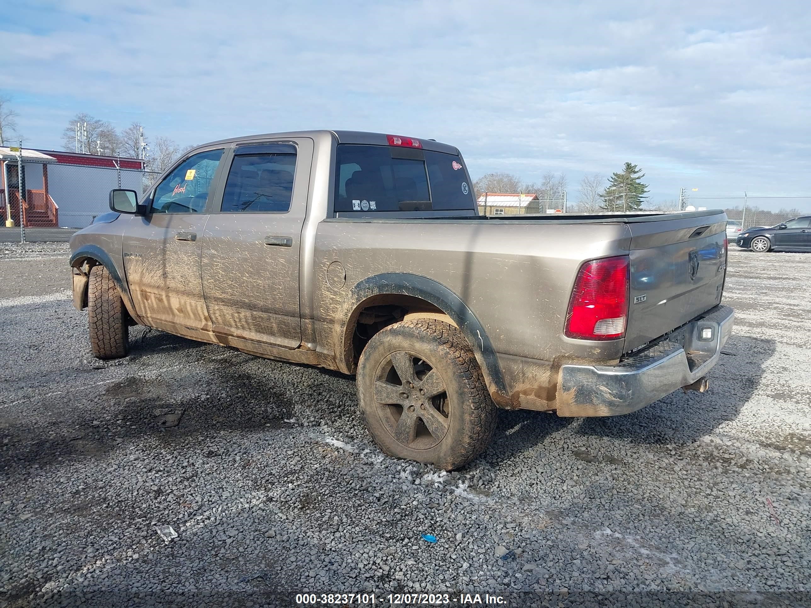 Photo 2 VIN: 1D3HV13P29S735834 - DODGE RAM 