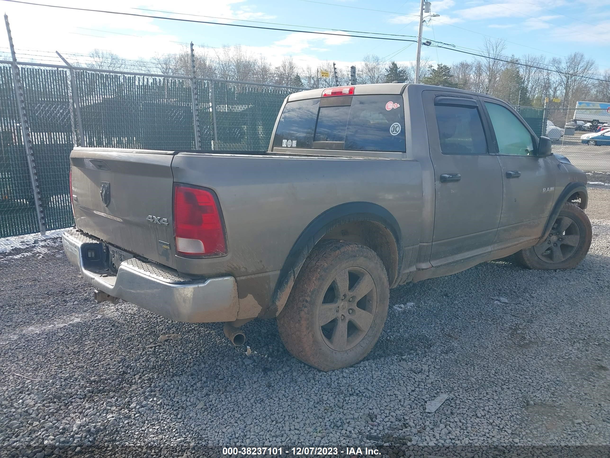 Photo 3 VIN: 1D3HV13P29S735834 - DODGE RAM 