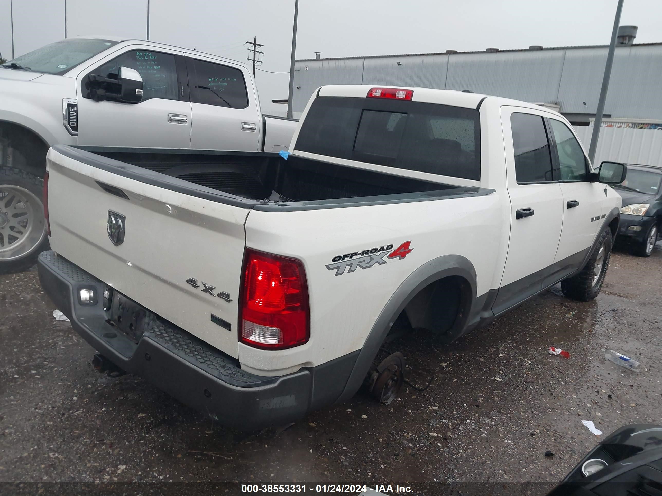 Photo 3 VIN: 1D3HV13T09S737577 - DODGE RAM 