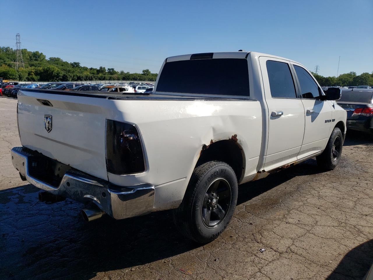 Photo 2 VIN: 1D3HV13T69S711808 - DODGE RAM 