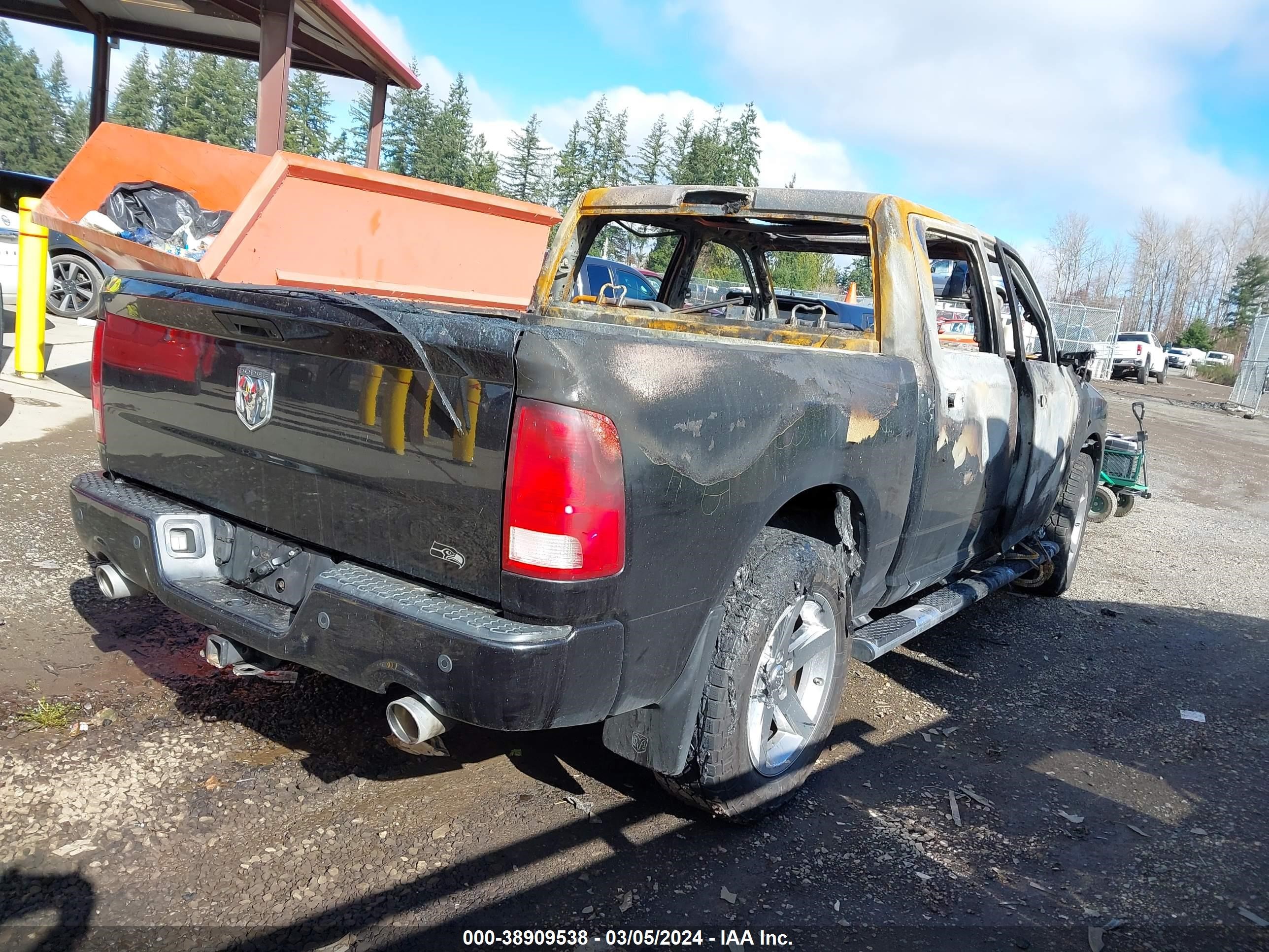 Photo 3 VIN: 1D3HV13T69S758997 - DODGE RAM 