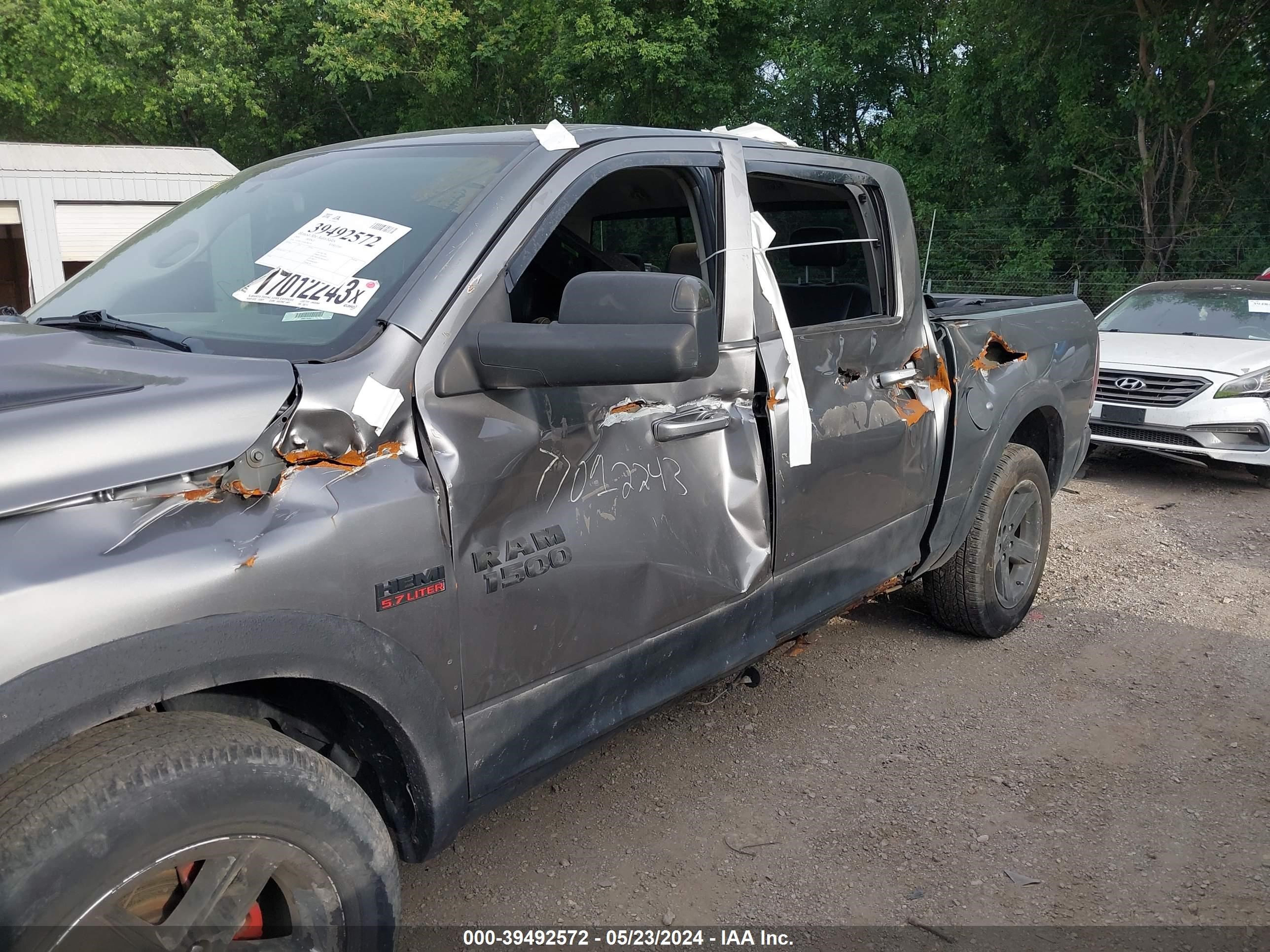 Photo 5 VIN: 1D3HV13T69S788274 - DODGE RAM 