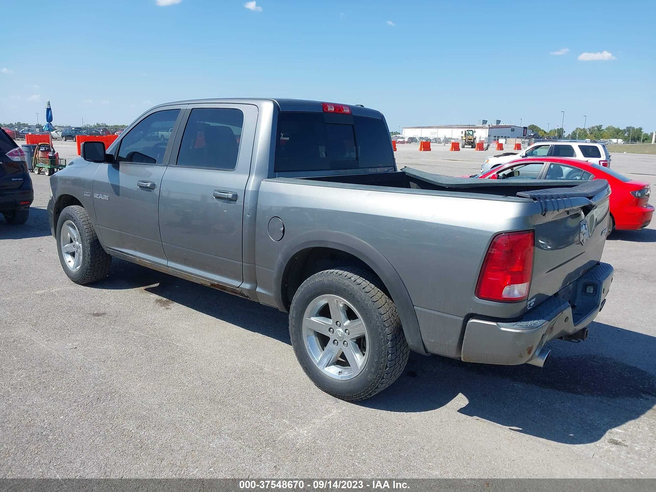 Photo 2 VIN: 1D3HV13T69S793992 - DODGE RAM 