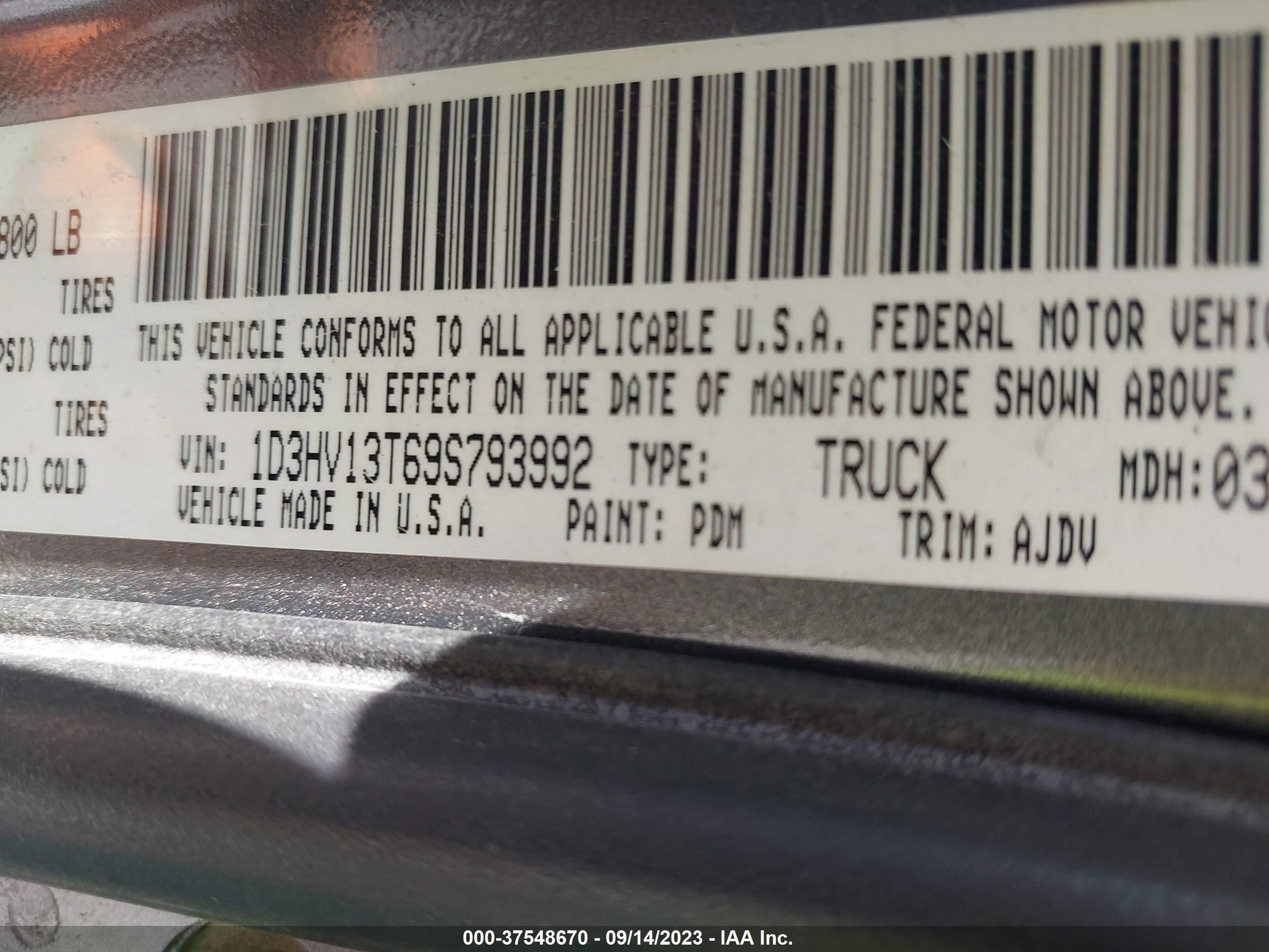 Photo 8 VIN: 1D3HV13T69S793992 - DODGE RAM 