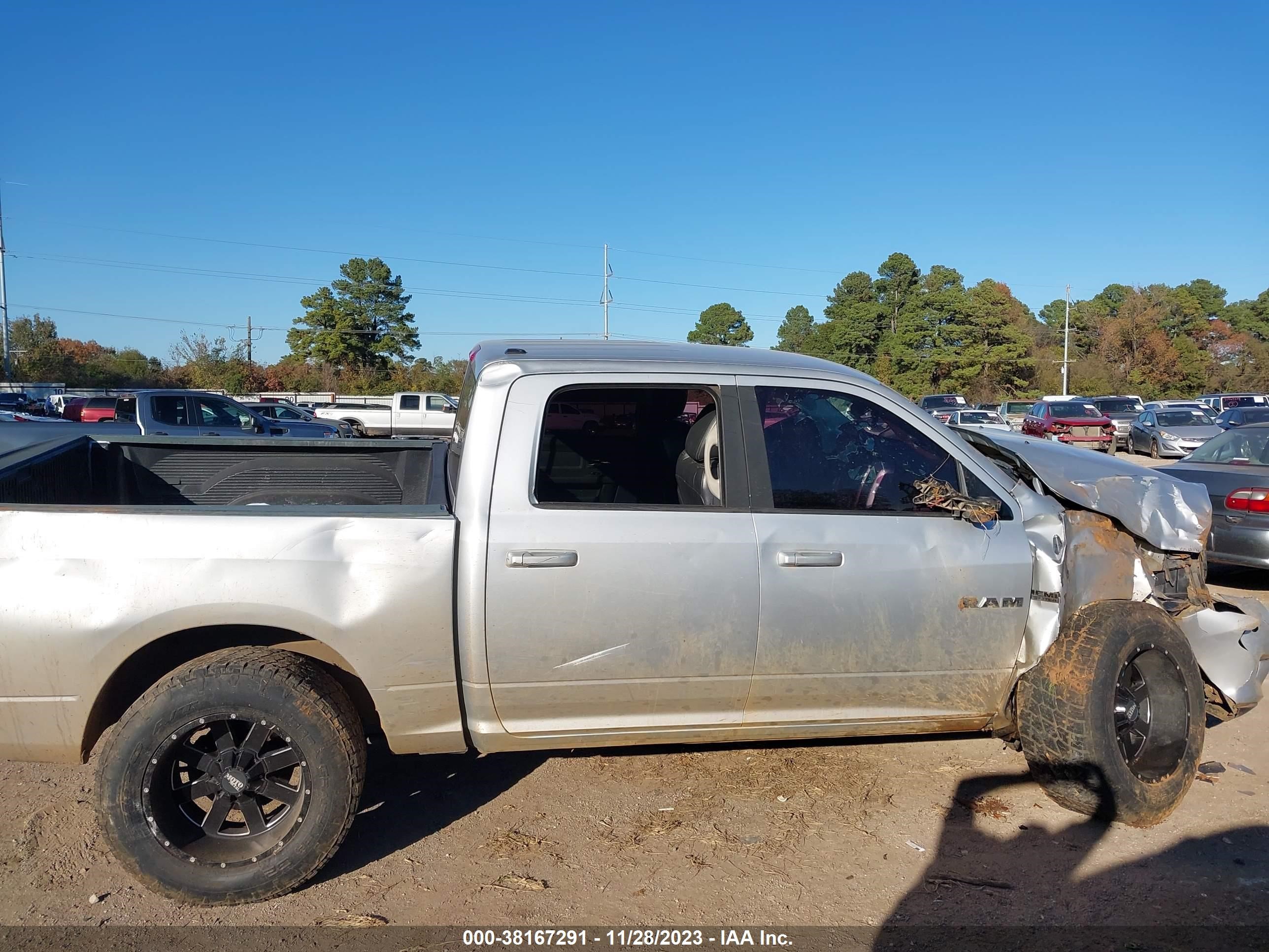 Photo 13 VIN: 1D3HV13T79S741528 - DODGE RAM 