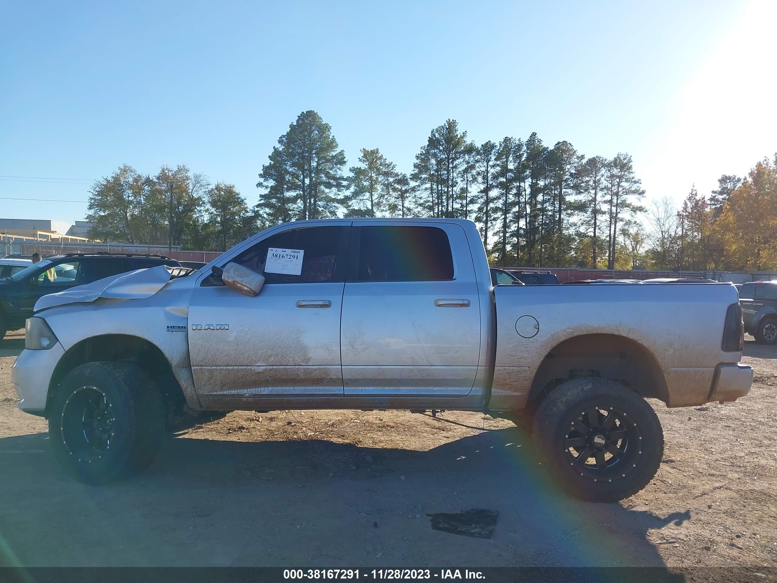 Photo 14 VIN: 1D3HV13T79S741528 - DODGE RAM 