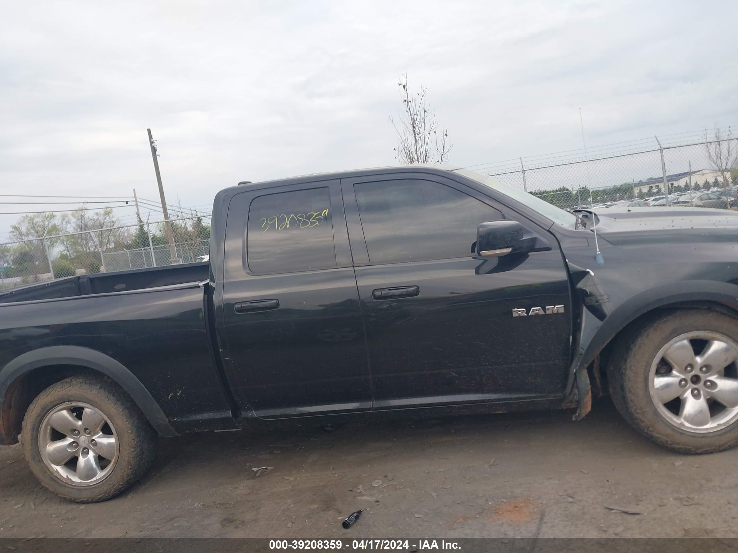 Photo 12 VIN: 1D3HV13T79S767482 - DODGE RAM 