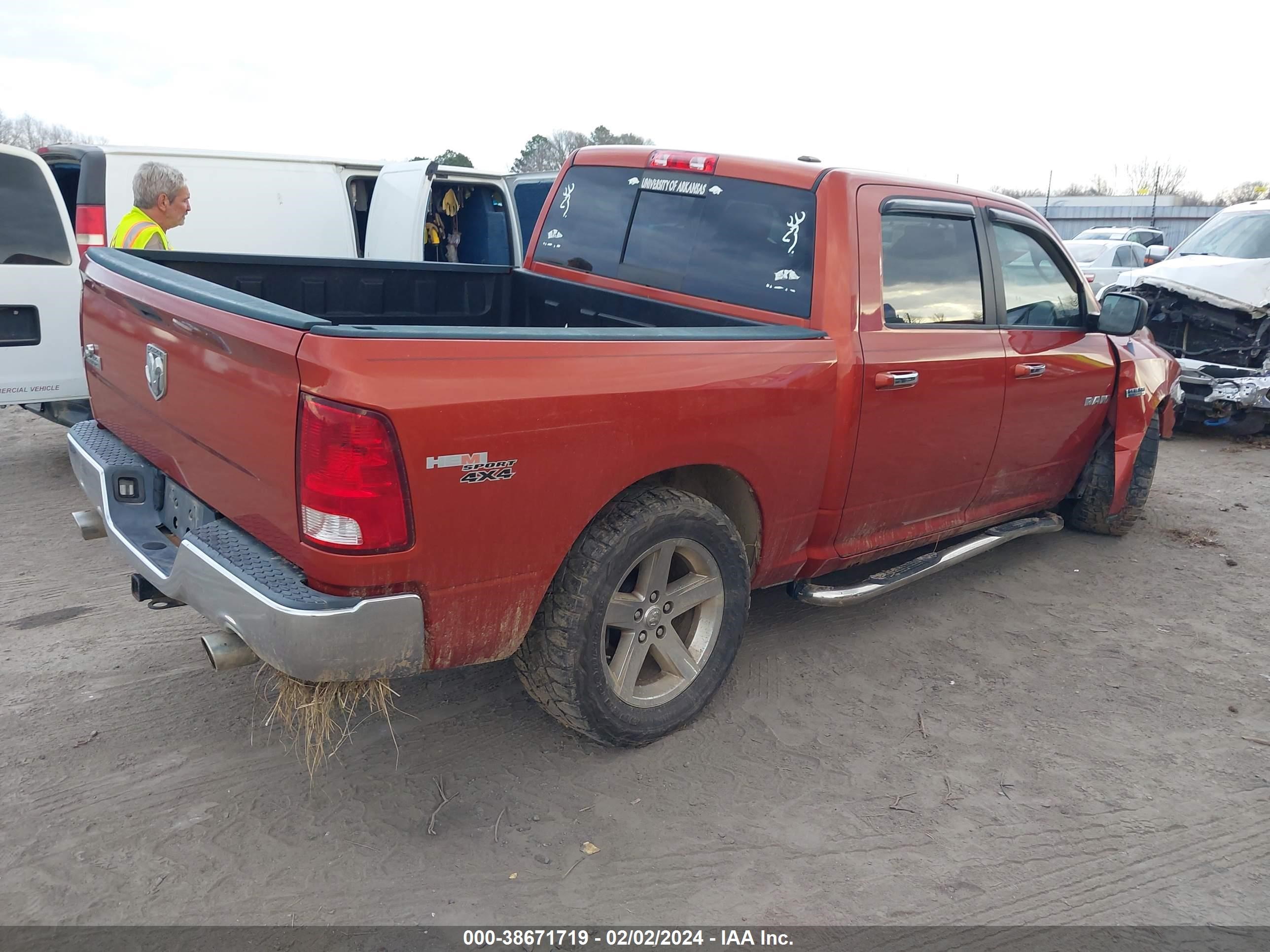 Photo 3 VIN: 1D3HV13T89S760752 - DODGE RAM 